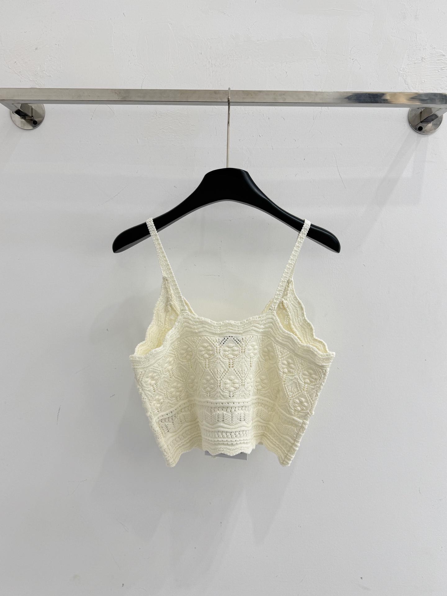 Chrome Hearts 蓝白两色镂空钩花针织吊带，珍珠扣设计，温柔