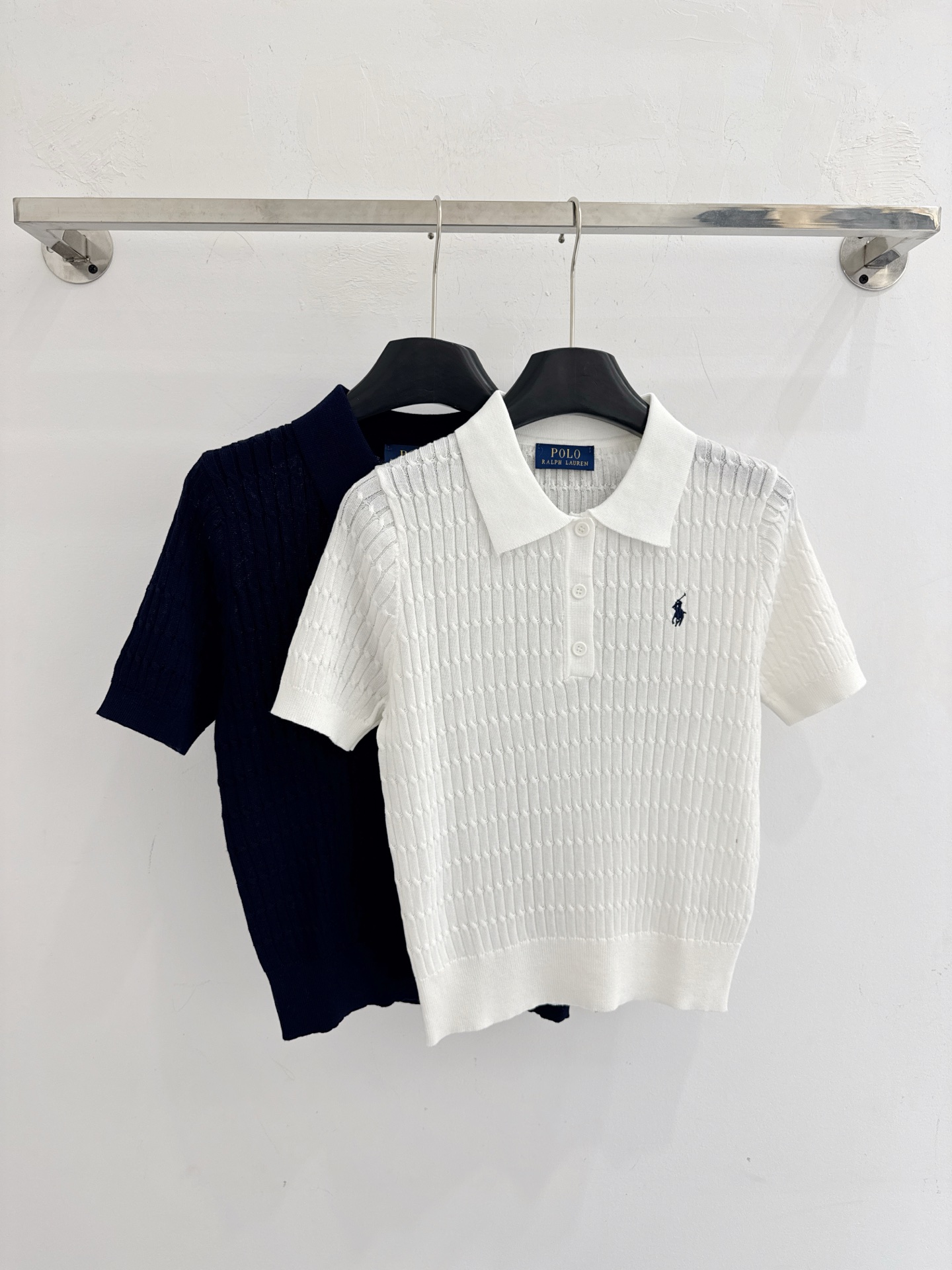 Ralph Lauren 拉夫劳伦26春夏新款，藏青、白两色绞花针织Polo衫，小马标刺绣，百搭
