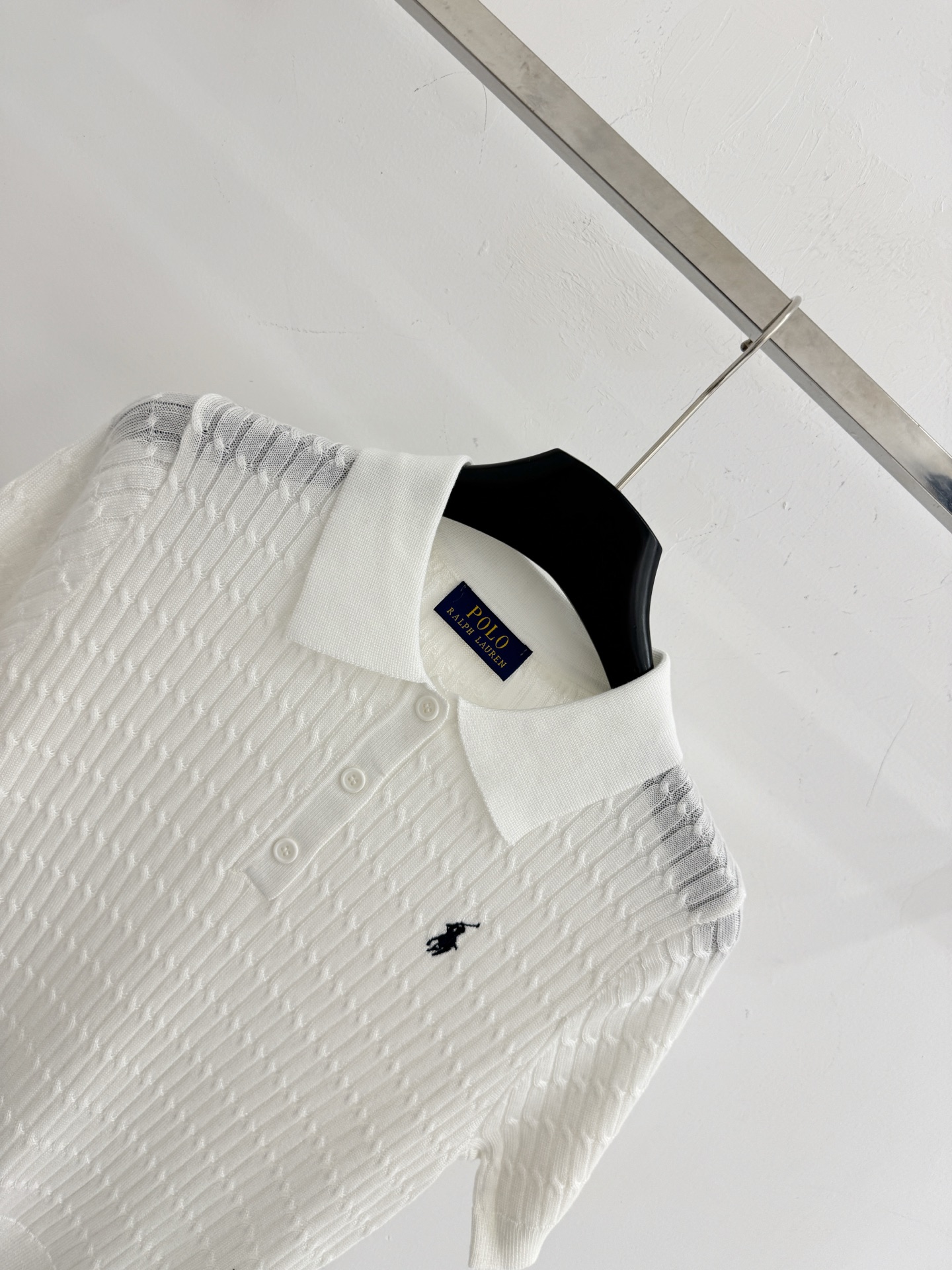 Ralph Lauren 拉夫劳伦26春夏新款，藏青、白两色绞花针织Polo衫，小马标刺绣，百搭
