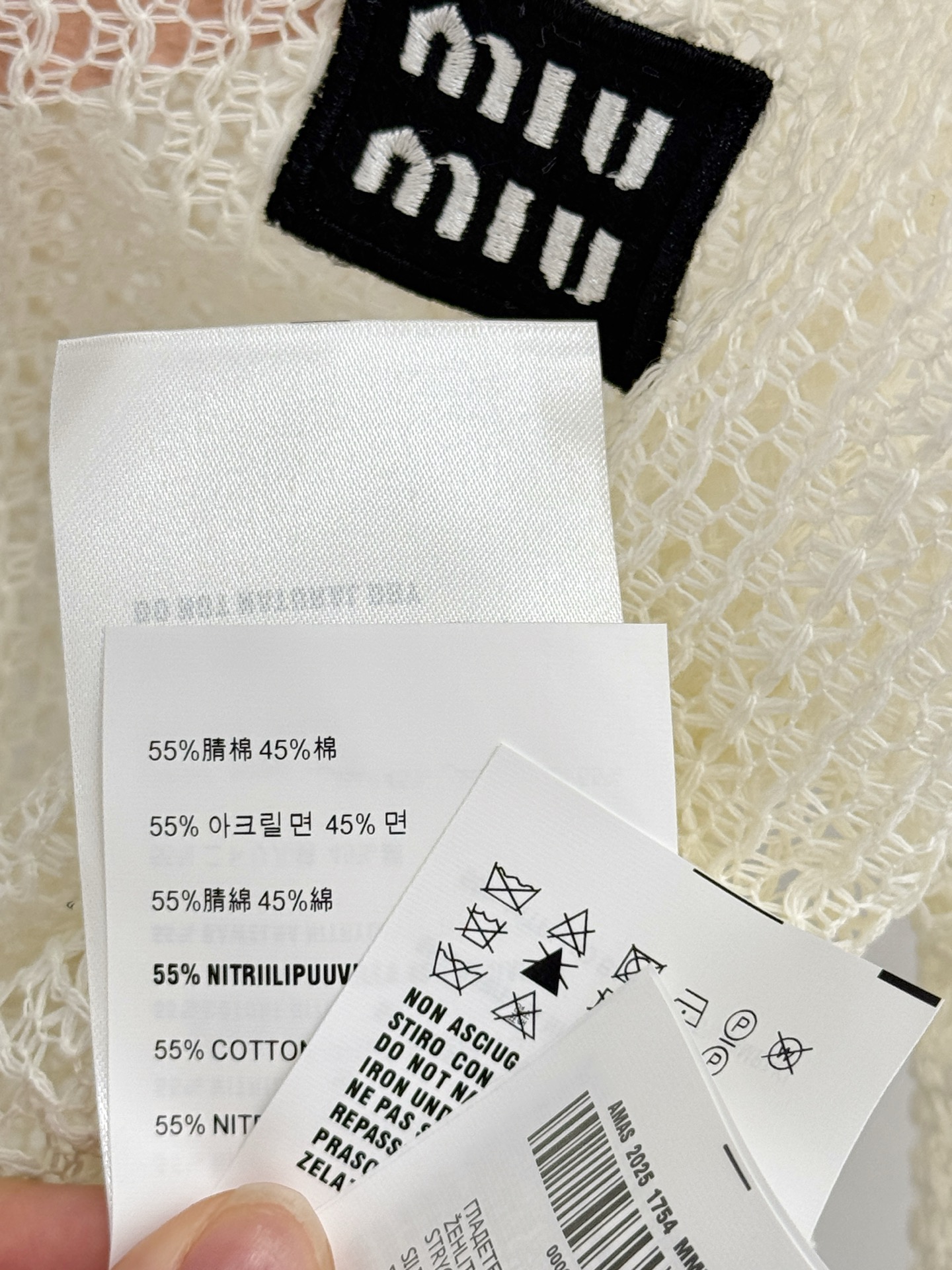 Chanel 家26春夏新款，短款V领镂空开衫，logo刺绣显气质温柔风米白针织罩衫