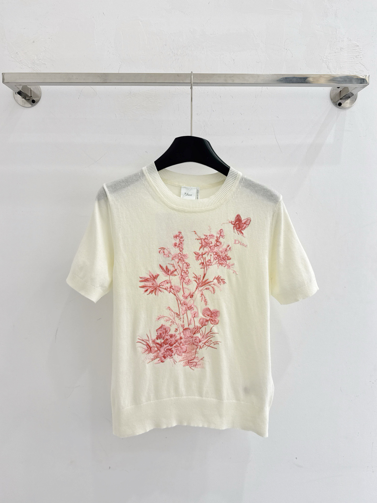 Unknown 米白针织短袖，红调花卉蝴蝶提花，温柔雅致