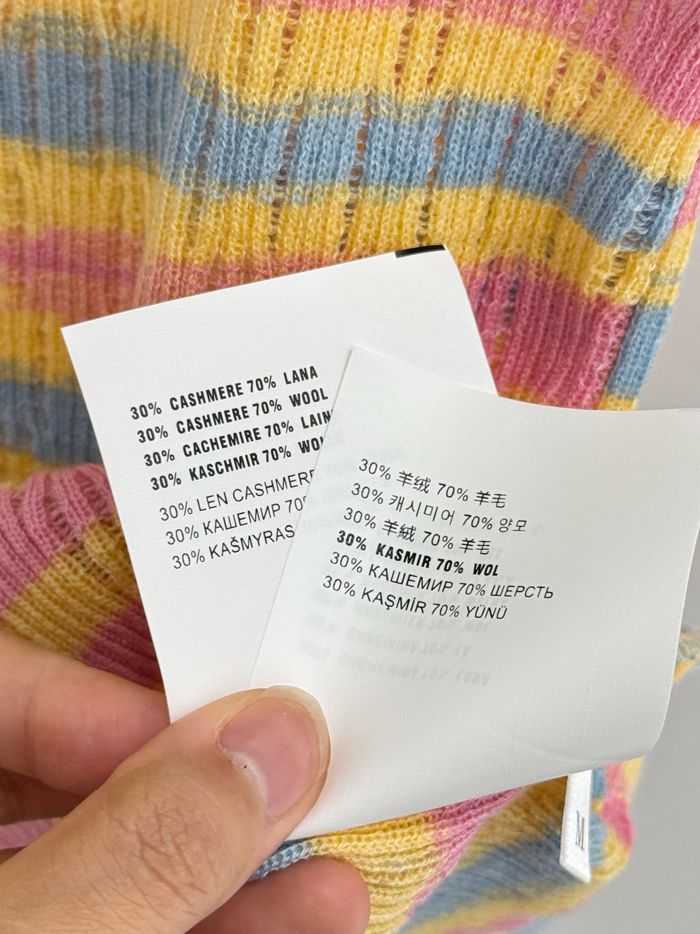 Miu Miu Miu家26春夏新款，两色渐变条纹针织吊带，金属扣装饰，甜辣风
