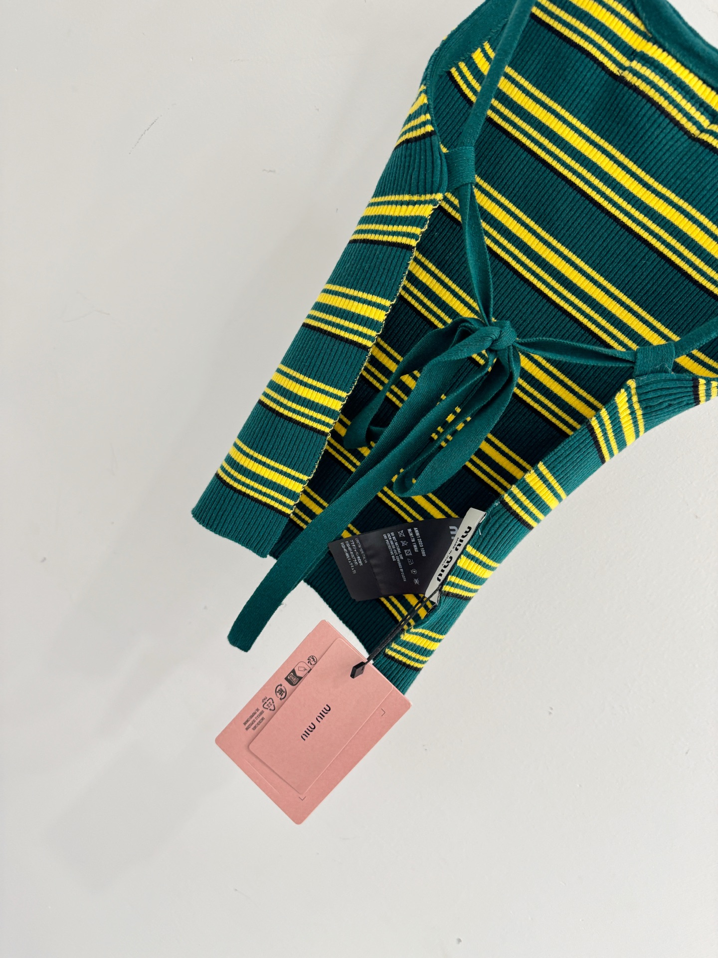 Unknown 美式学院风条纹吊带，短款修身打底衫