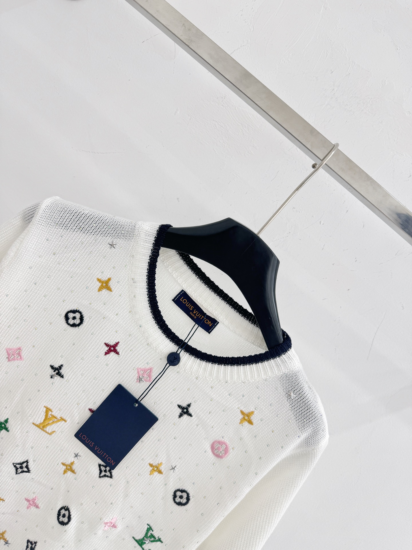 Chanel 彩色老花刺绣烫钻短袖针织衫，轻奢气质百搭上衣