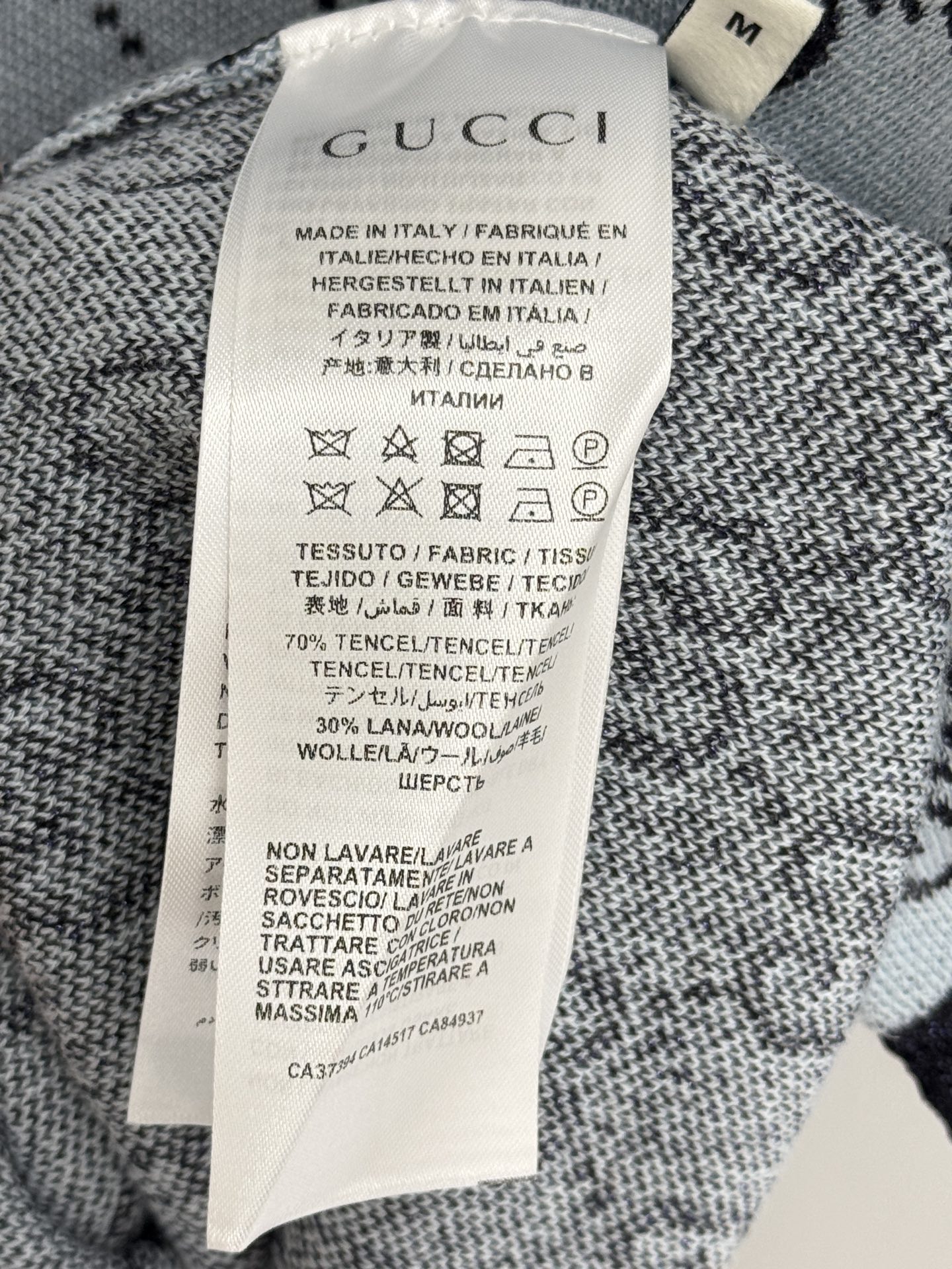 Unknown 全身字母印花，撞色领口设计，潮流