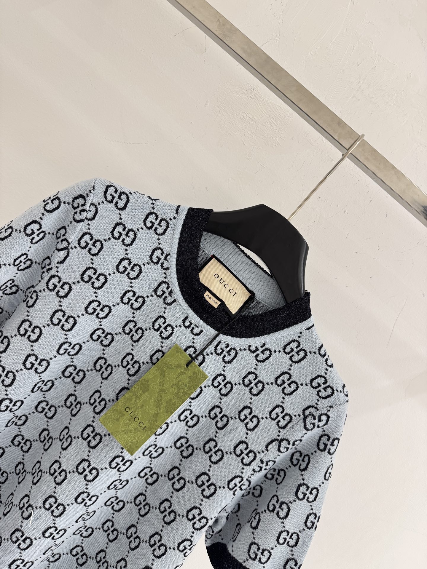 Unknown 全身字母印花，撞色领口设计，潮流