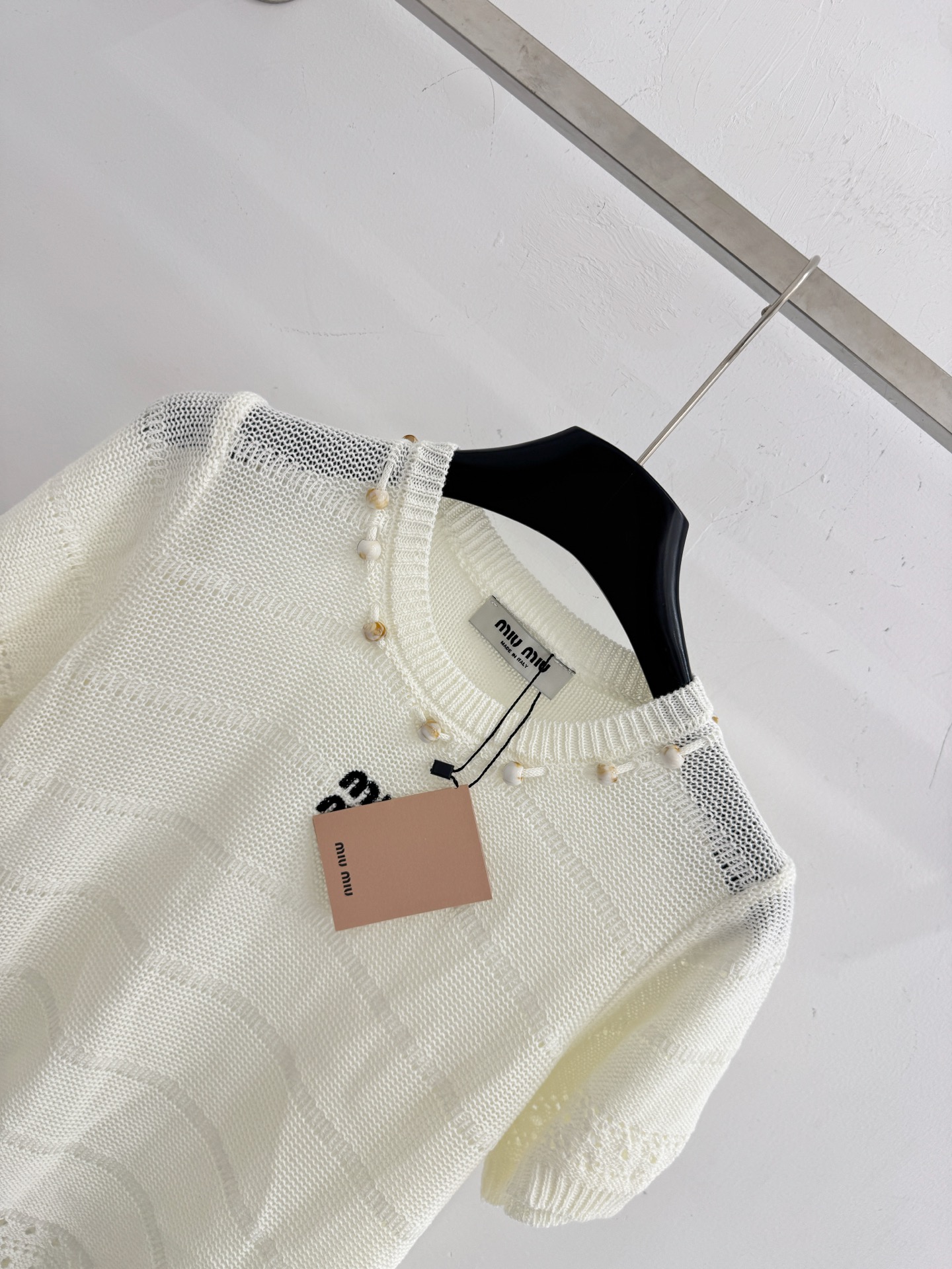 Chanel 珍珠装饰镂空针织衫，甜美减龄短袖上衣
