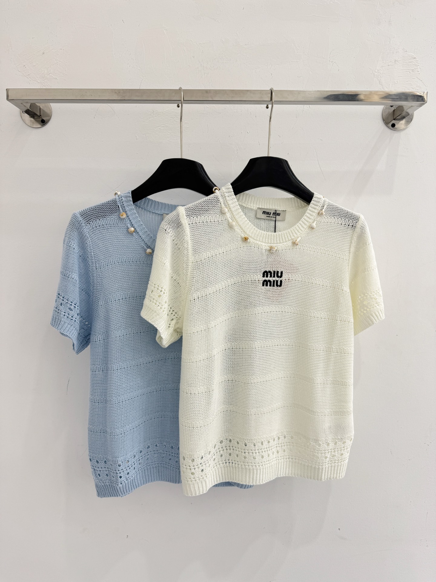 Chanel 珍珠装饰镂空针织衫，甜美减龄短袖上衣