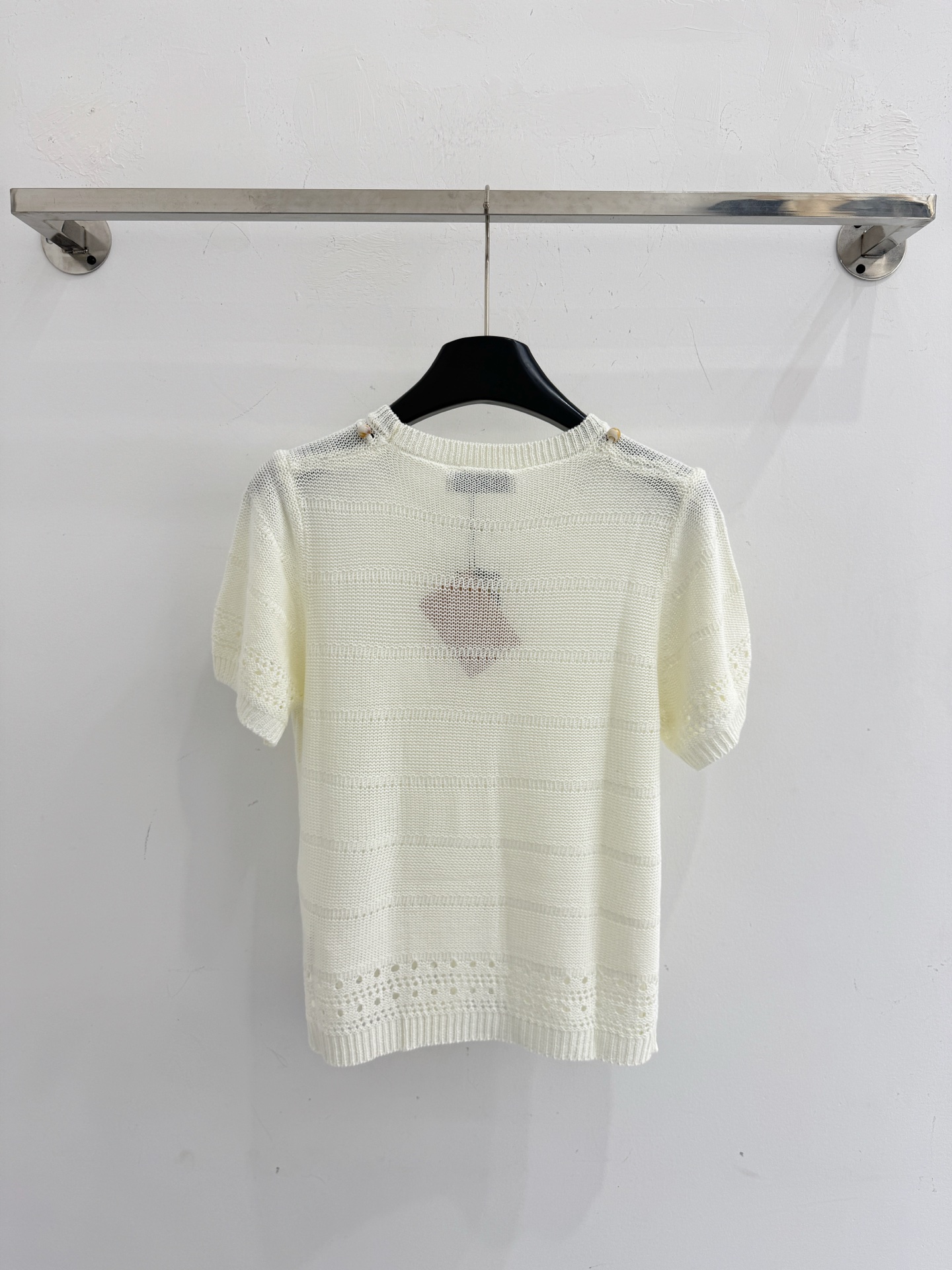 Chanel 珍珠装饰镂空针织衫，甜美减龄短袖上衣