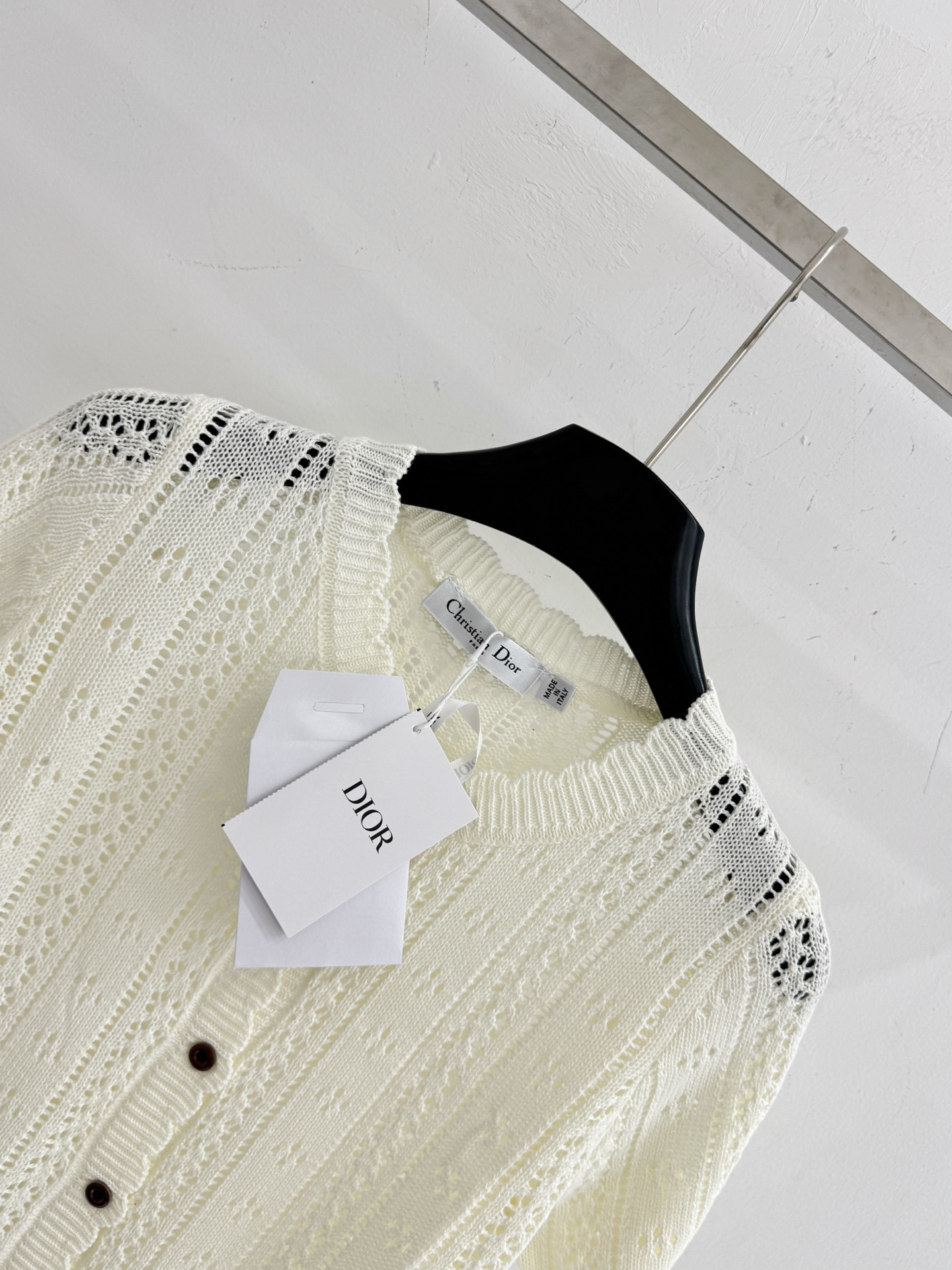 Chanel 镂空针织短袖开衫，小蜜蜂刺绣透气上衣