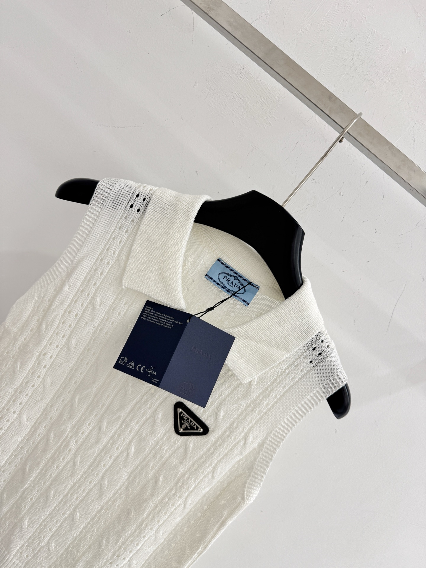 Chanel 半开胸针织短袖，三色多种选择，百搭休闲
