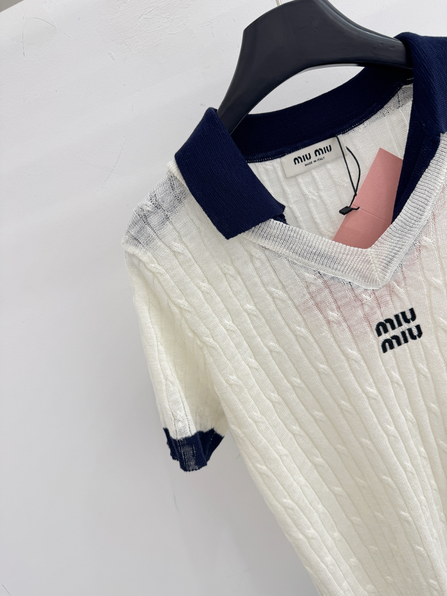 Miu Miu Miu家26春夏新款，三色撞色绞花针织短袖