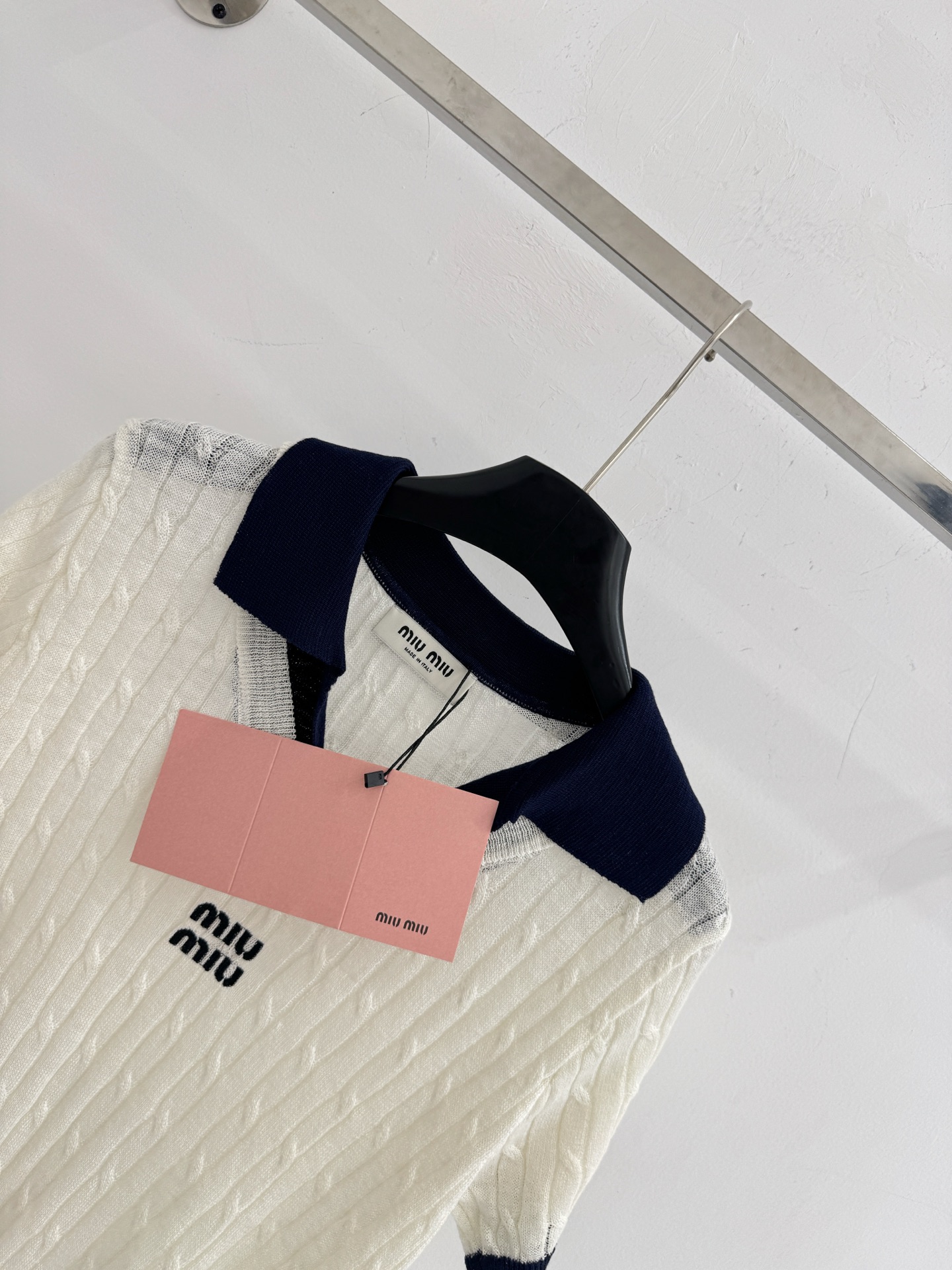 Miu Miu Miu家26春夏新款，三色撞色绞花针织短袖