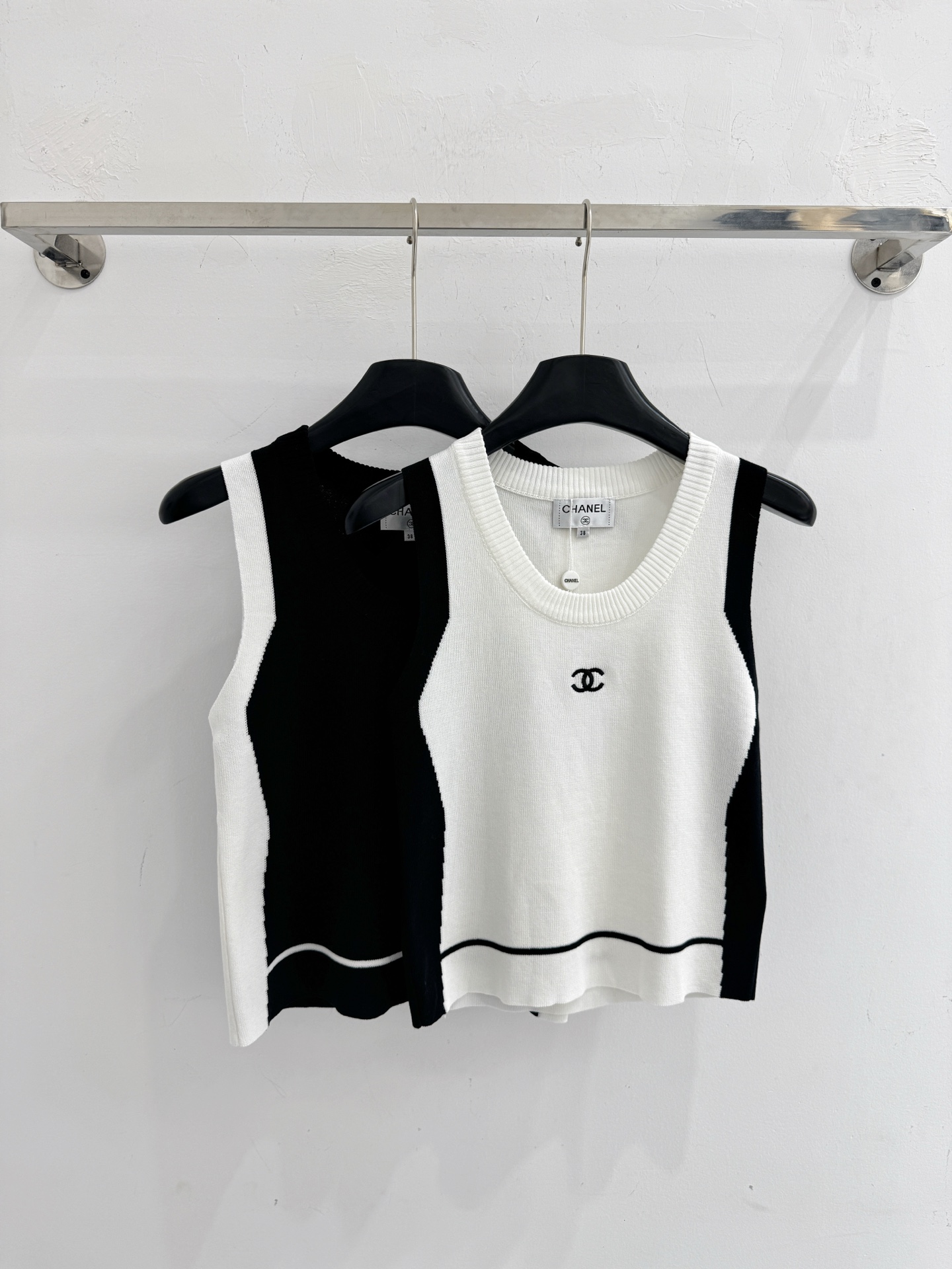 Chrome Hearts 撞色针织背心，胸前字母装饰，简单