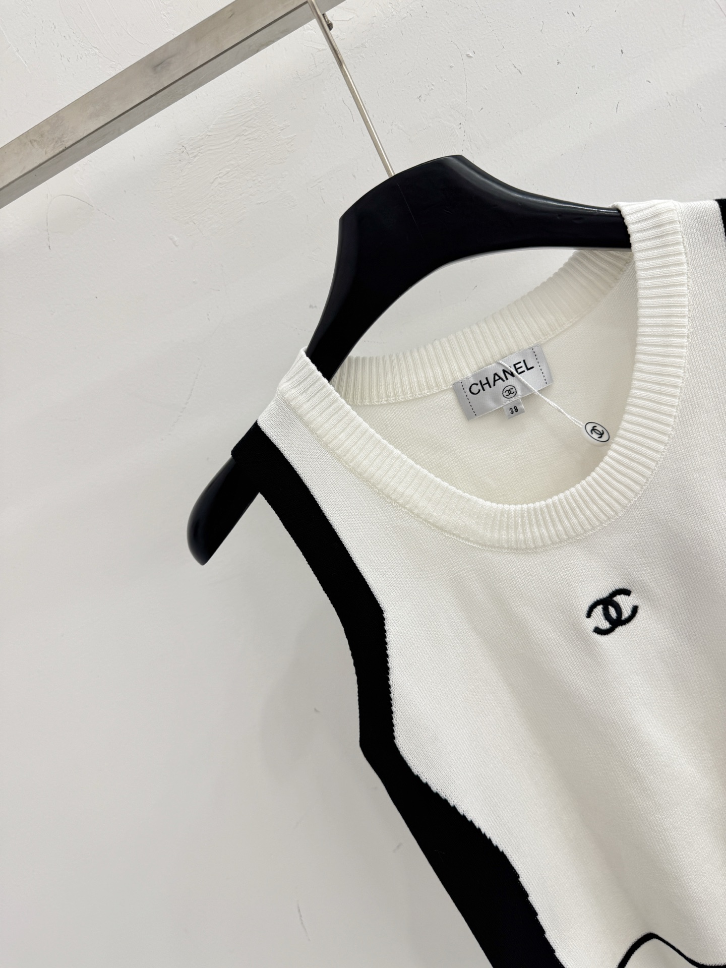 Chrome Hearts 撞色针织背心，胸前字母装饰，简单