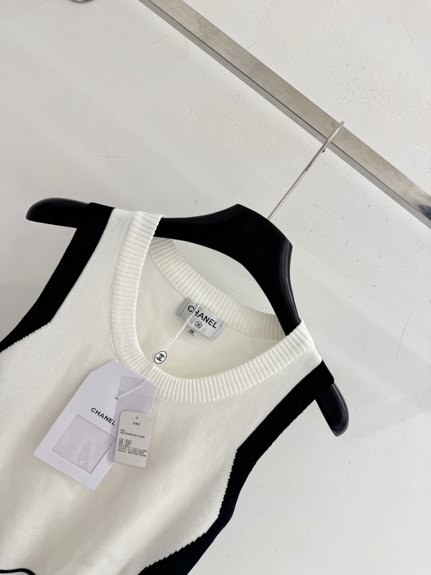 Chrome Hearts 撞色针织背心，胸前字母装饰，简单