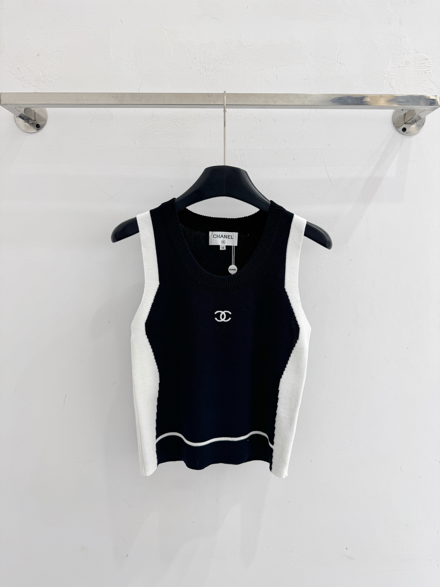 Chrome Hearts 撞色针织背心，胸前字母装饰，简单