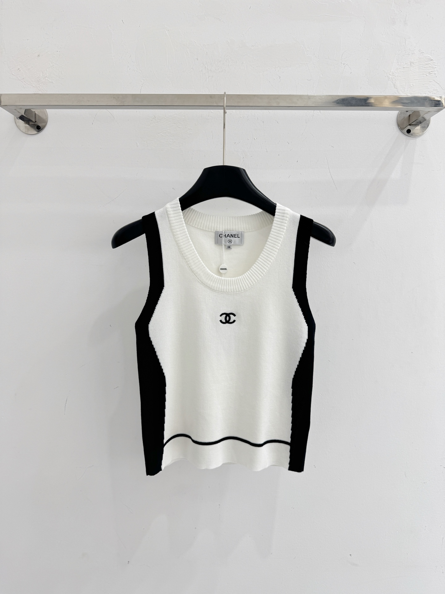 Chrome Hearts 撞色针织背心，胸前字母装饰，简单