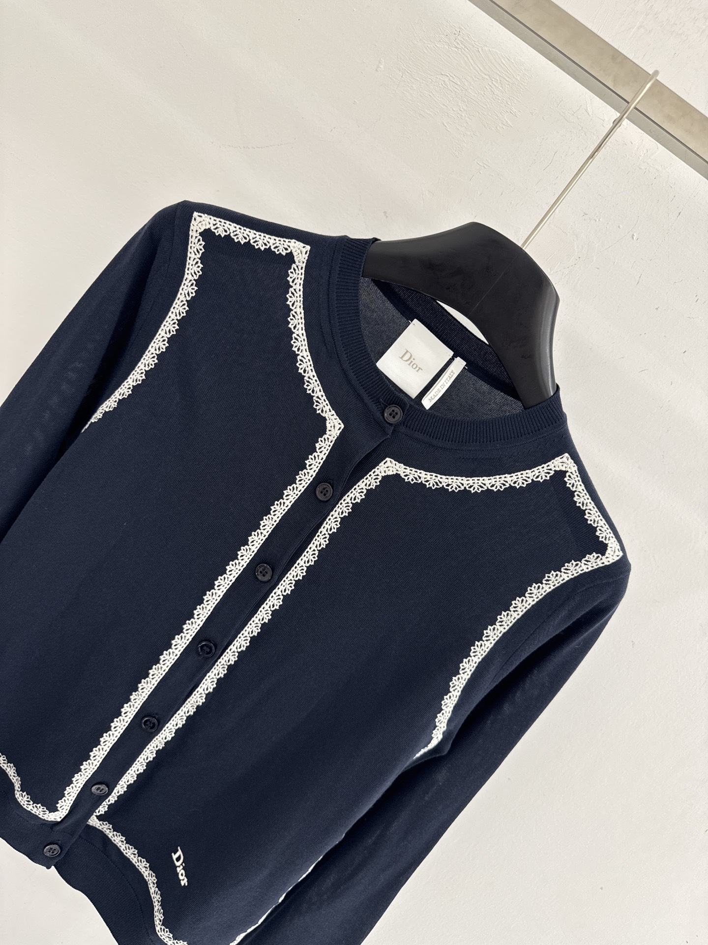 Dior CD家26春夏新款，蕾丝边针织开衫，温柔气质显瘦百搭圆领上衣