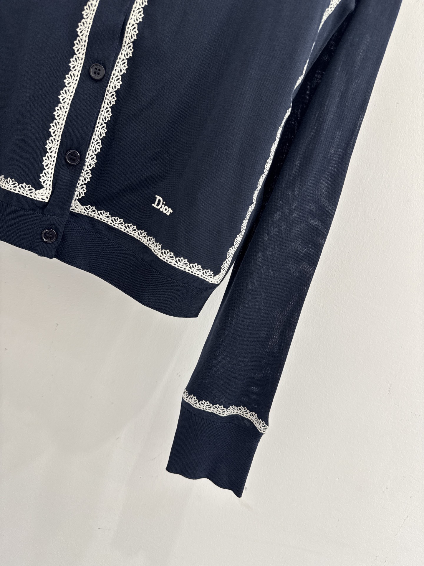 Dior CD家26春夏新款，蕾丝边针织开衫，温柔气质显瘦百搭圆领上衣