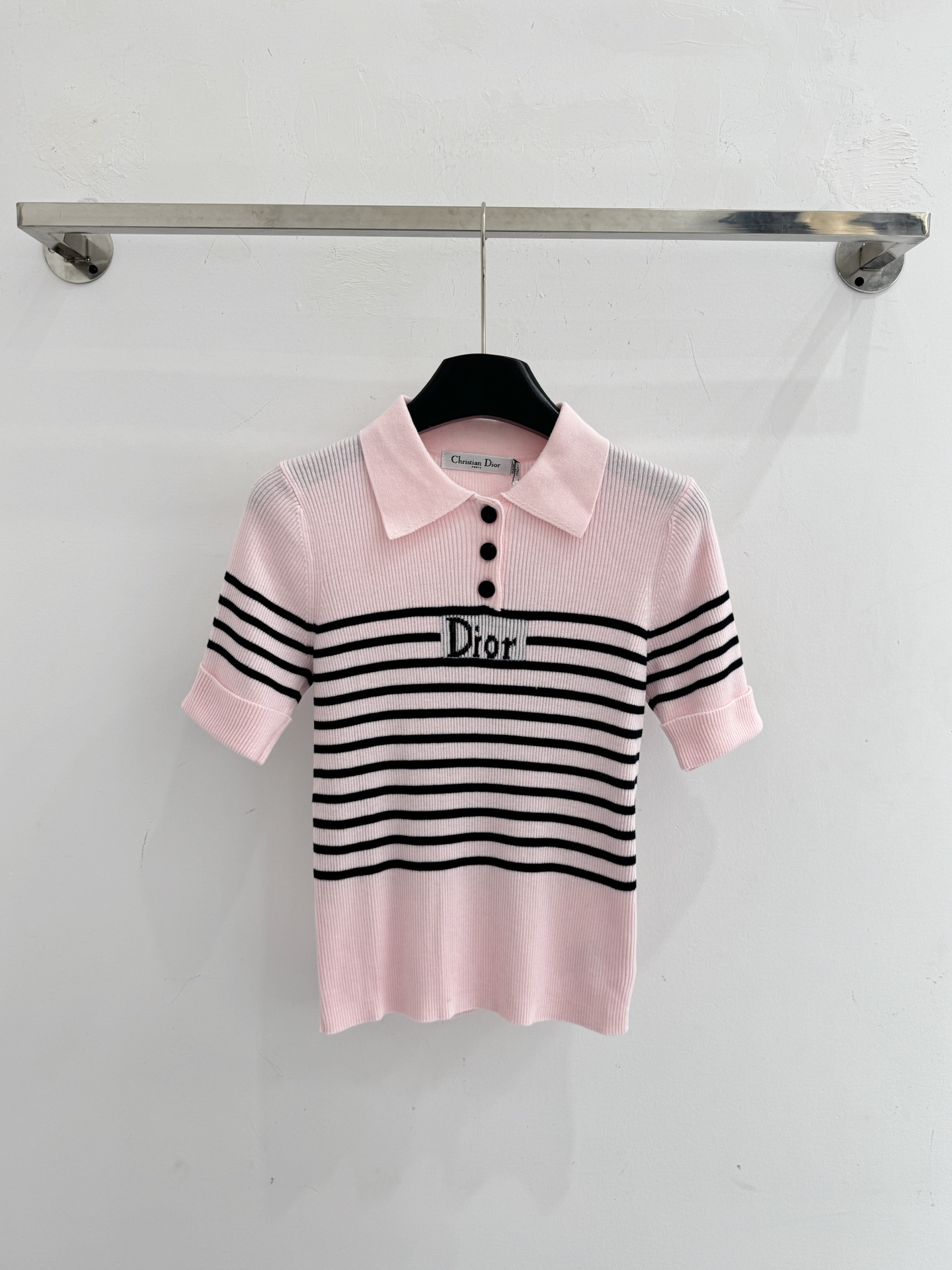 Dior CD26春夏新款，春夏新款圆领条纹针织衫，刺绣温柔风上衣