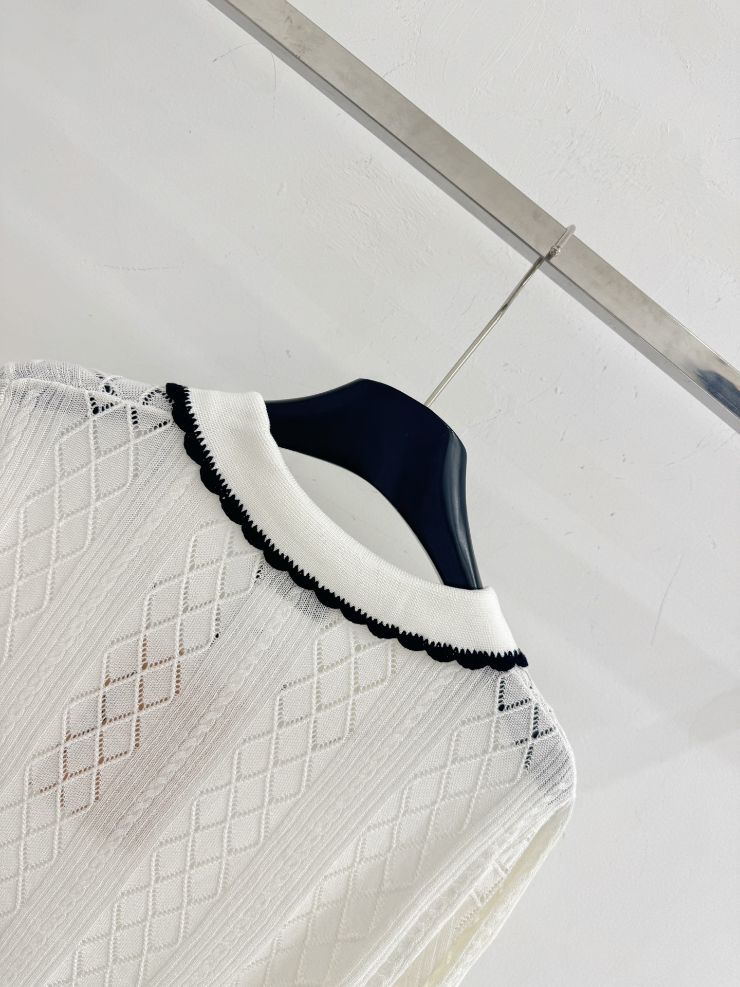 Chanel 学院风减龄菱格纹撞色领针织上衣