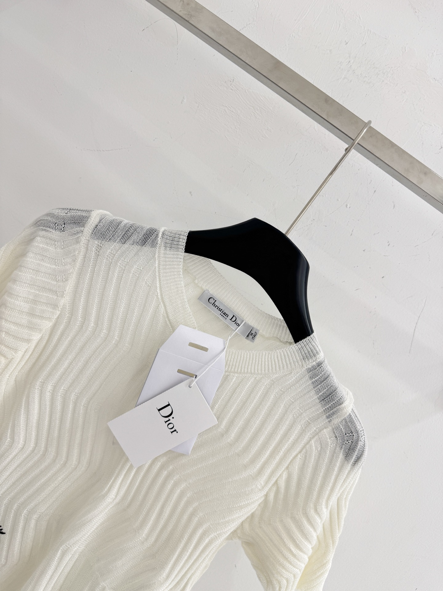 Dior 灰白两色迪奥波浪纹针织短袖，带蜜蜂刺绣标