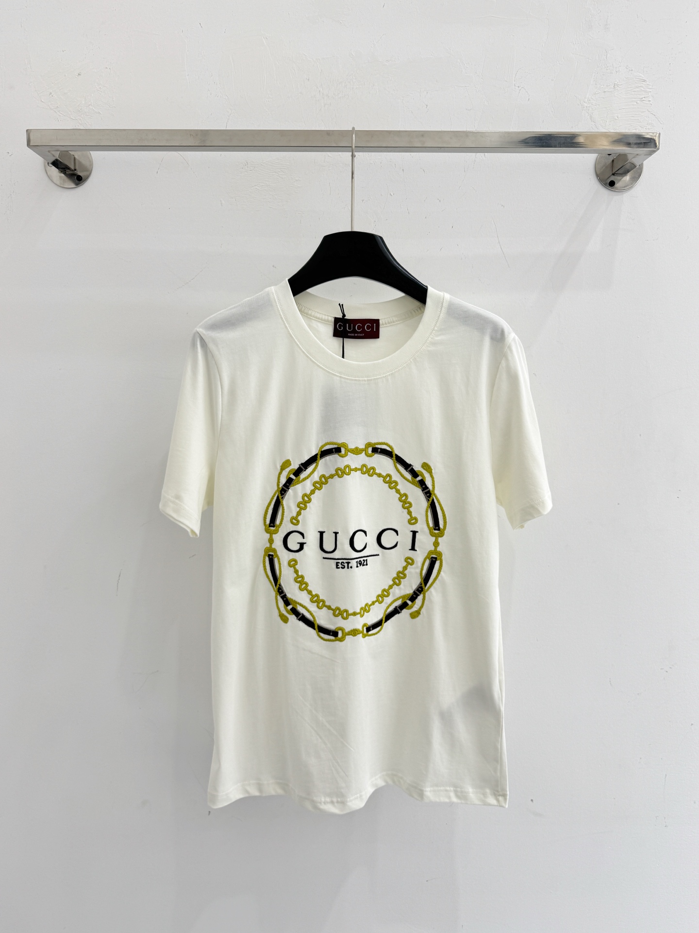 Gucci 刺绣logo与马衔扣图案
