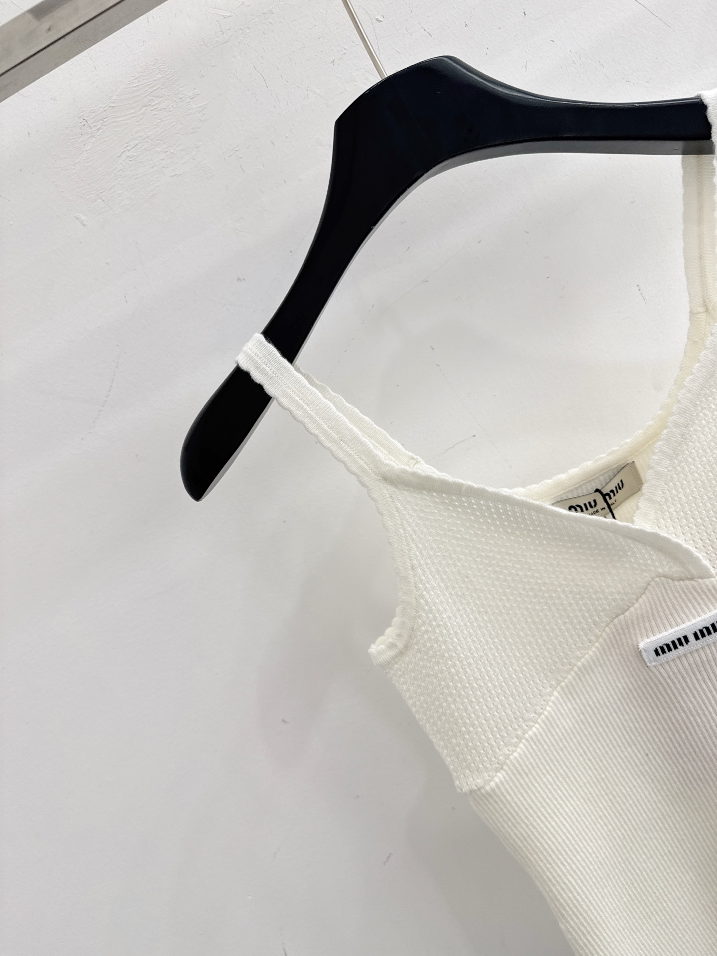 Unknown 米白V领针织吊带，修身显瘦，百搭春夏单品