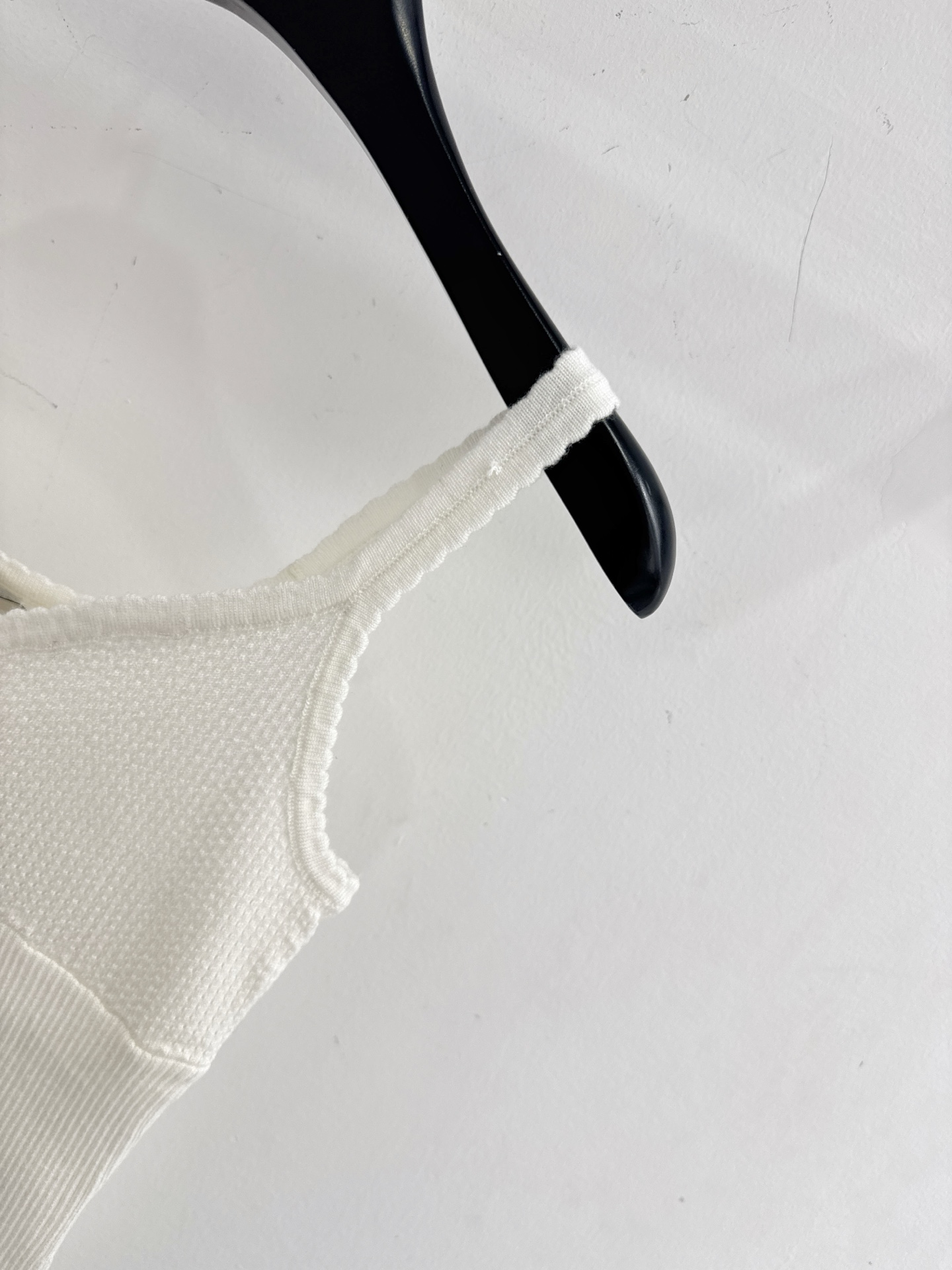 Unknown 米白V领针织吊带，修身显瘦，百搭春夏单品