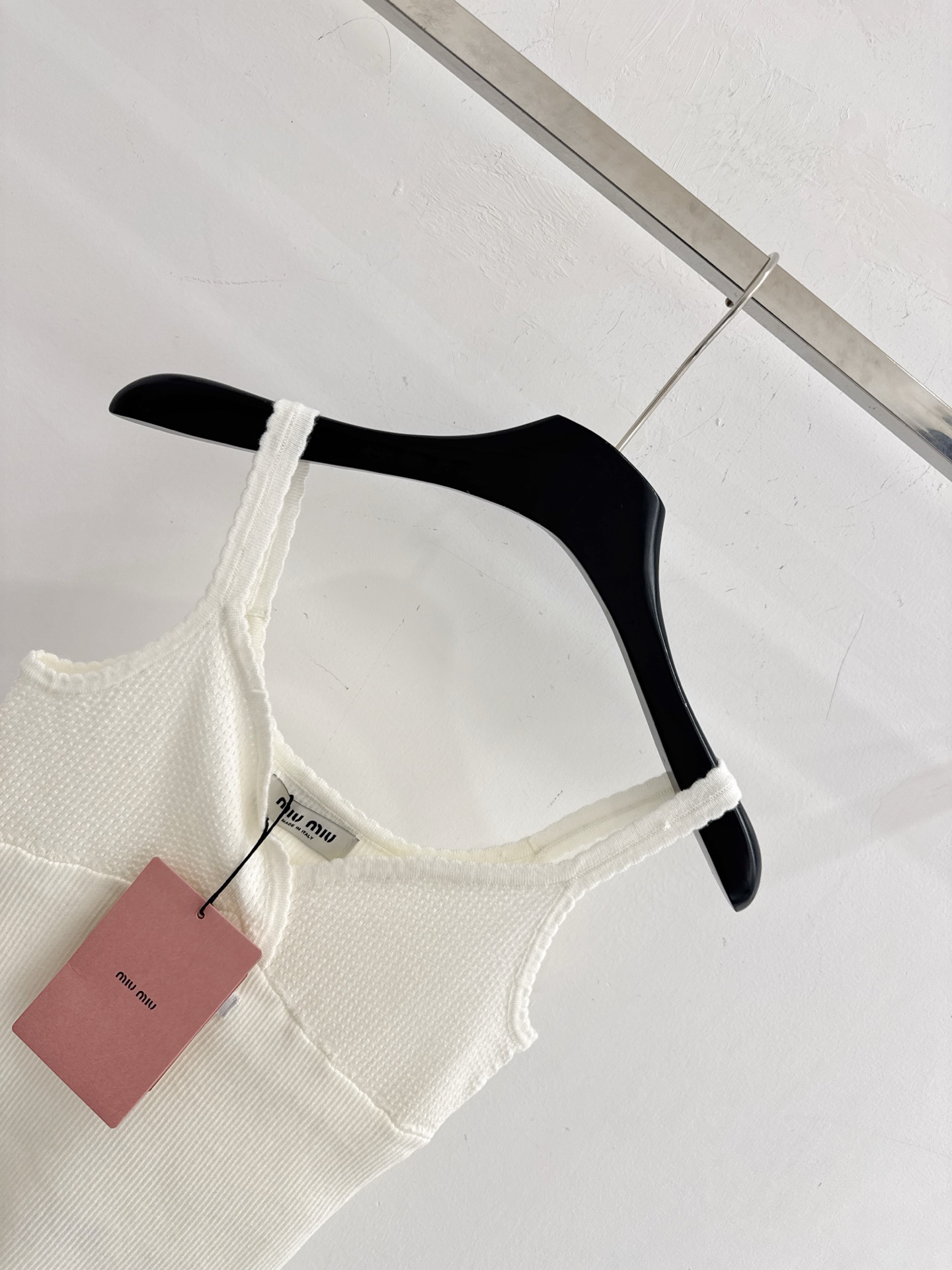 Unknown 米白V领针织吊带，修身显瘦，百搭春夏单品