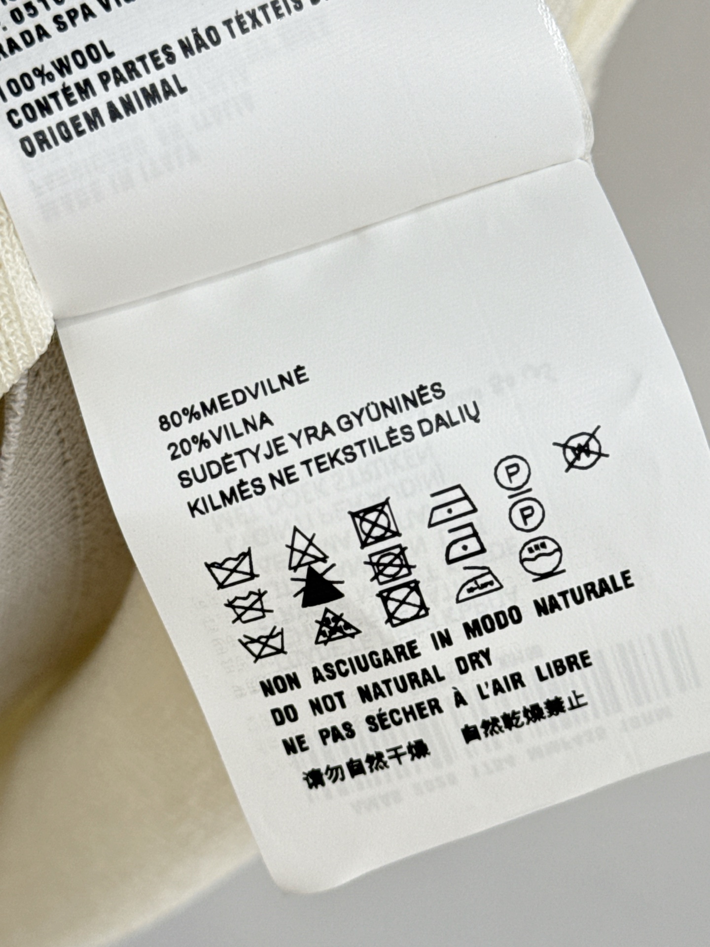Unknown V领翻领针织短袖，简约温柔，质感细腻