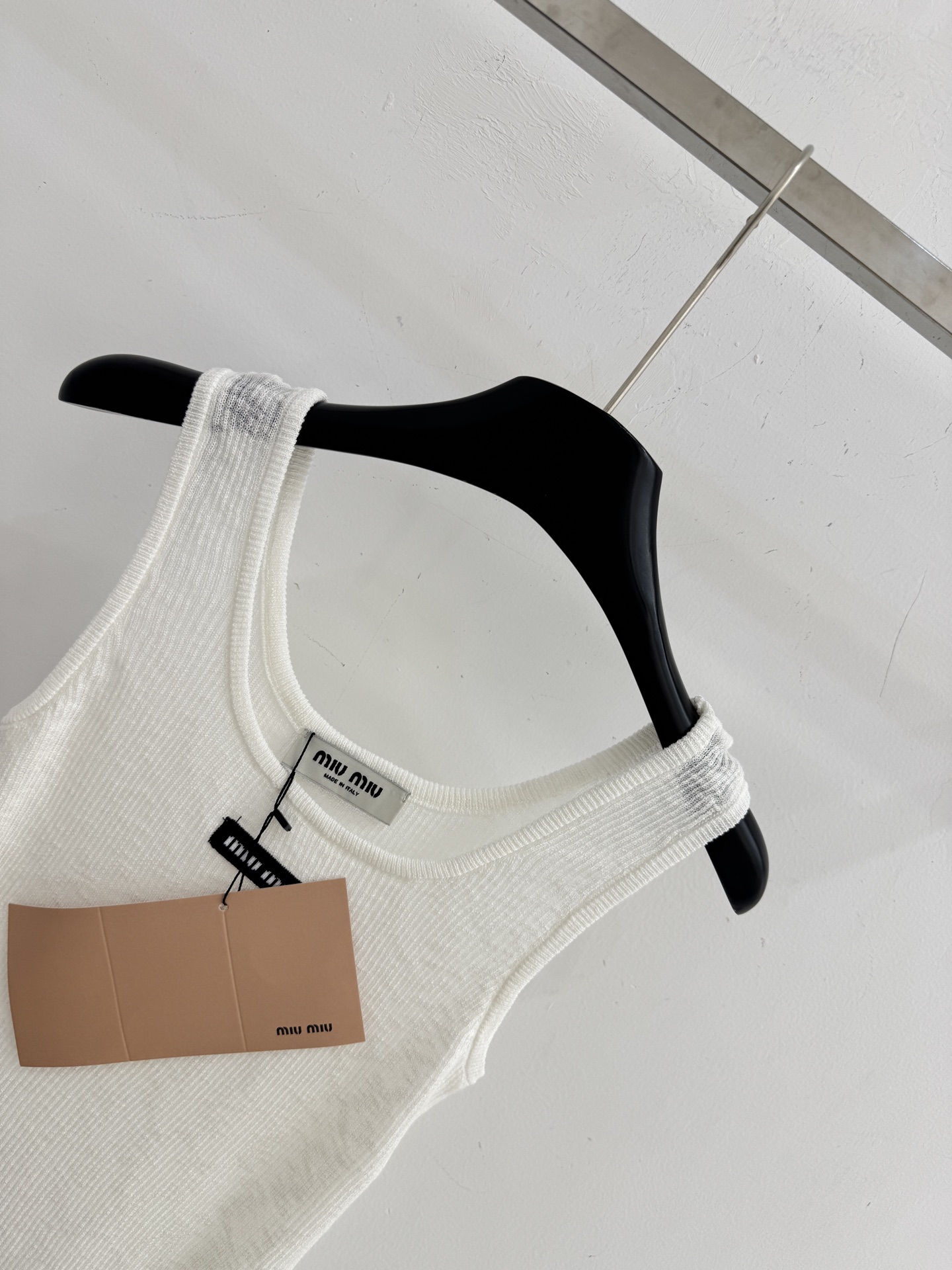 Chanel 三色罗纹针织背心，简约百搭，透气舒适，日常内搭外穿皆宜