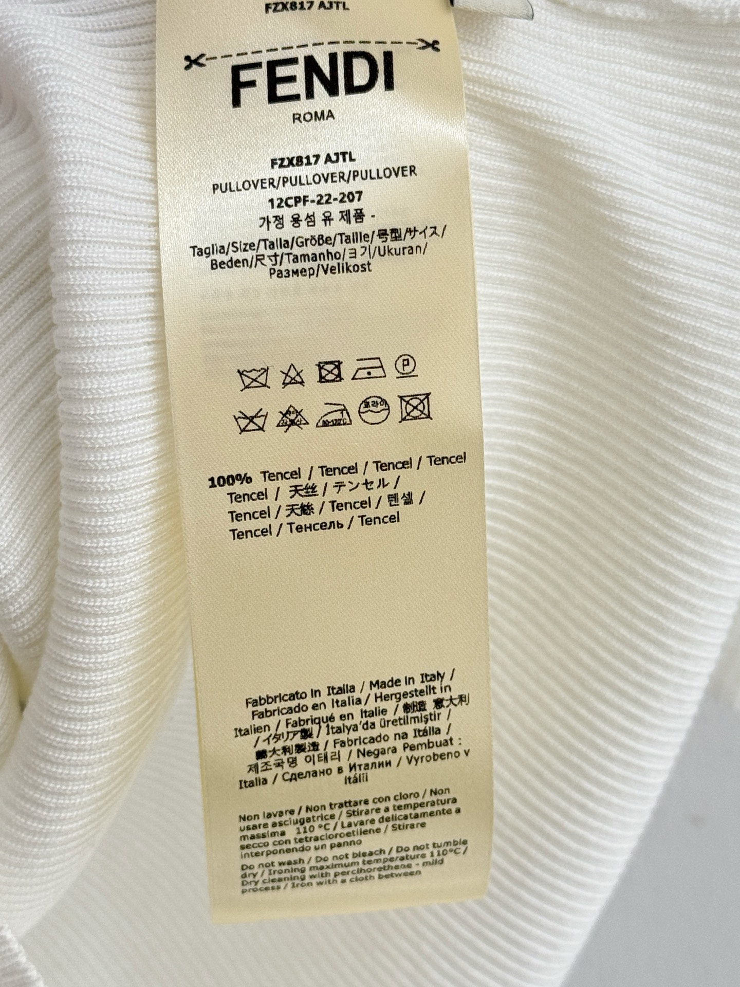 Fendi 三色罗纹针织短袖，胸前压印品牌标识
