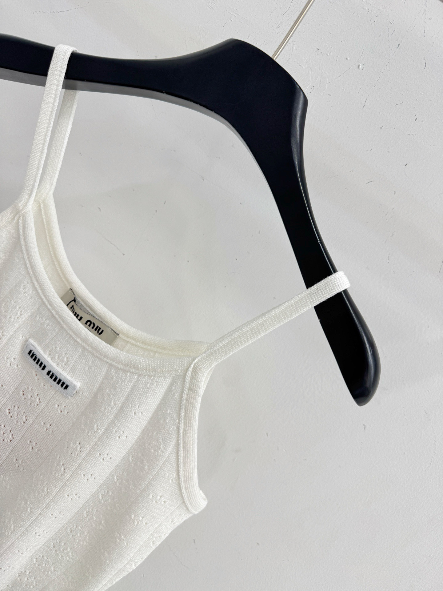 Chanel 镂空针织吊带背心