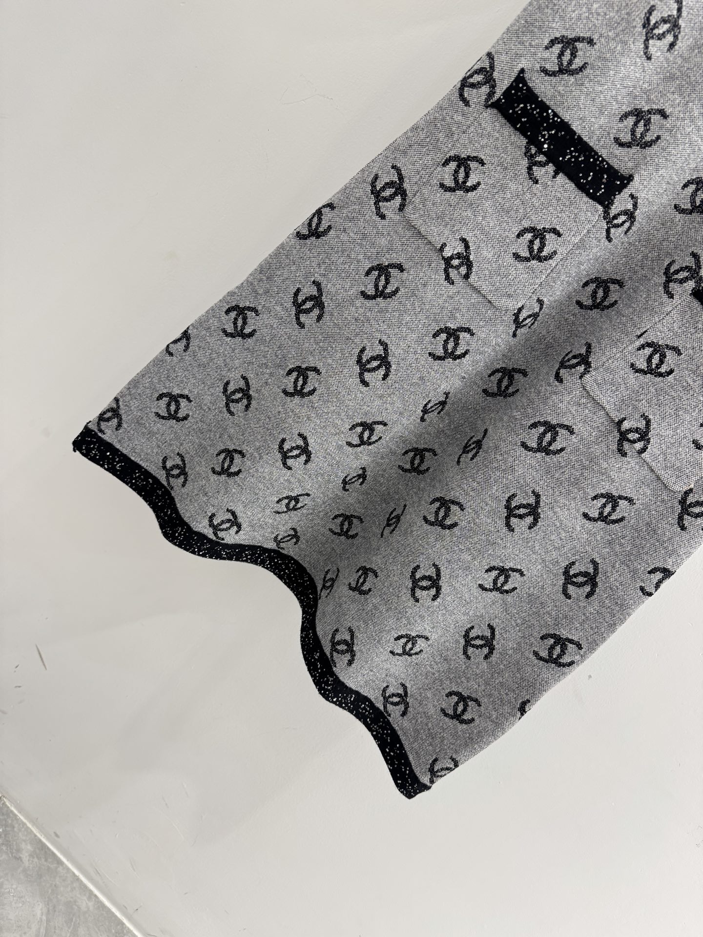 Chanel 小香风满印针织连衣裙，又显贵