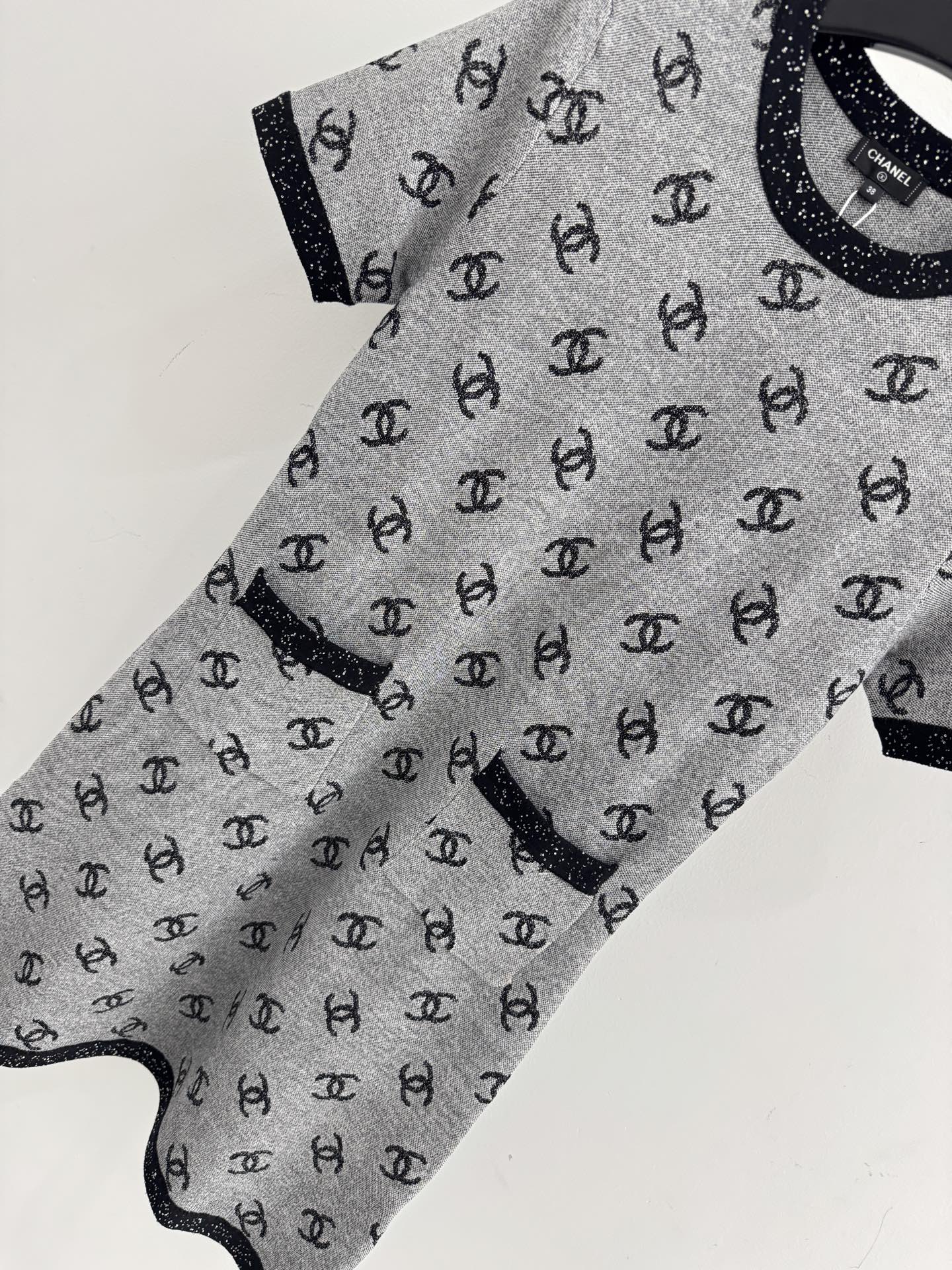 Chanel 小香风满印针织连衣裙，又显贵