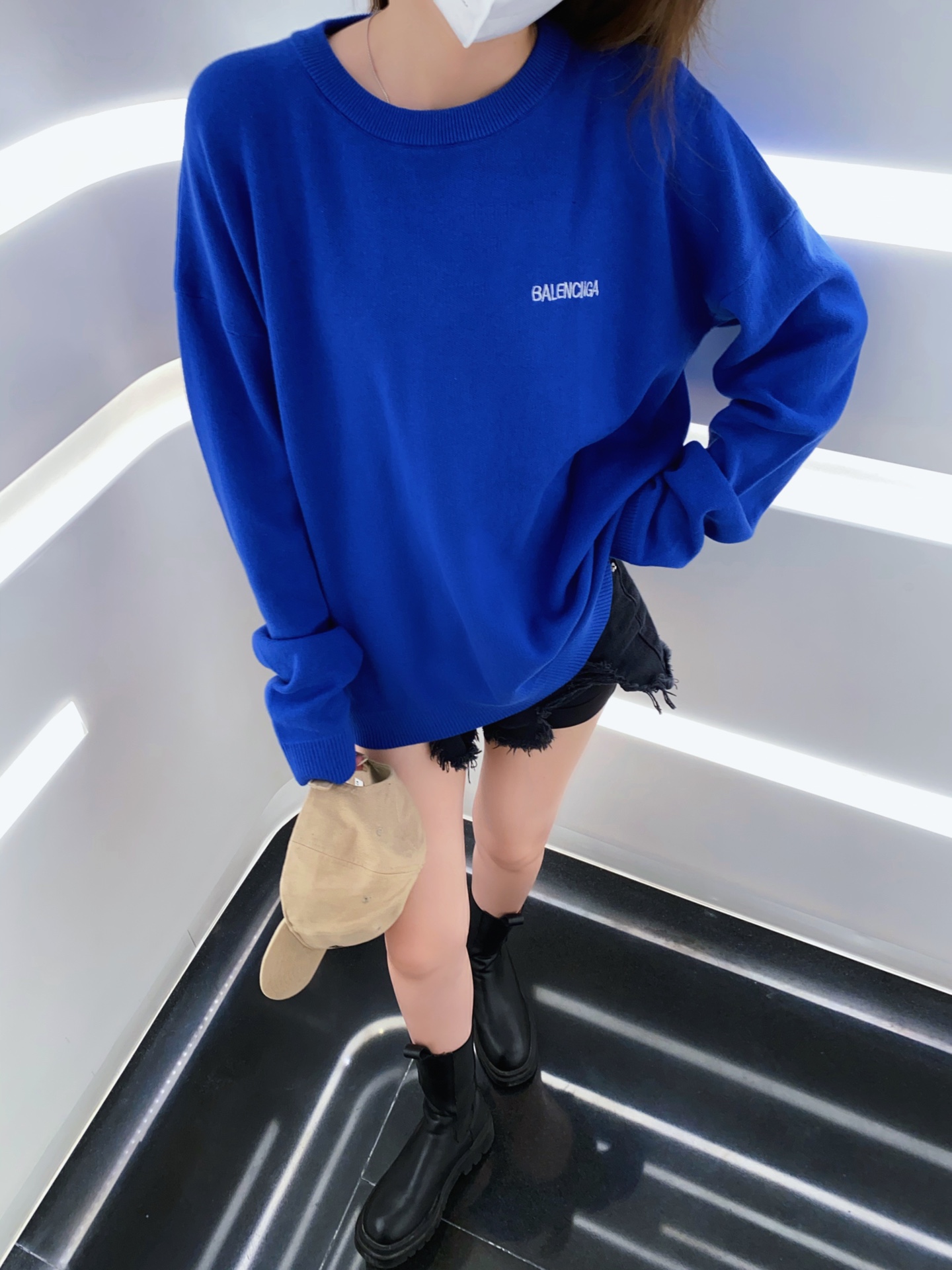 N155 Paris Family Sweater in Black/Blue: Stylish, Classic, High Quality Wool Blend - 图片 3
