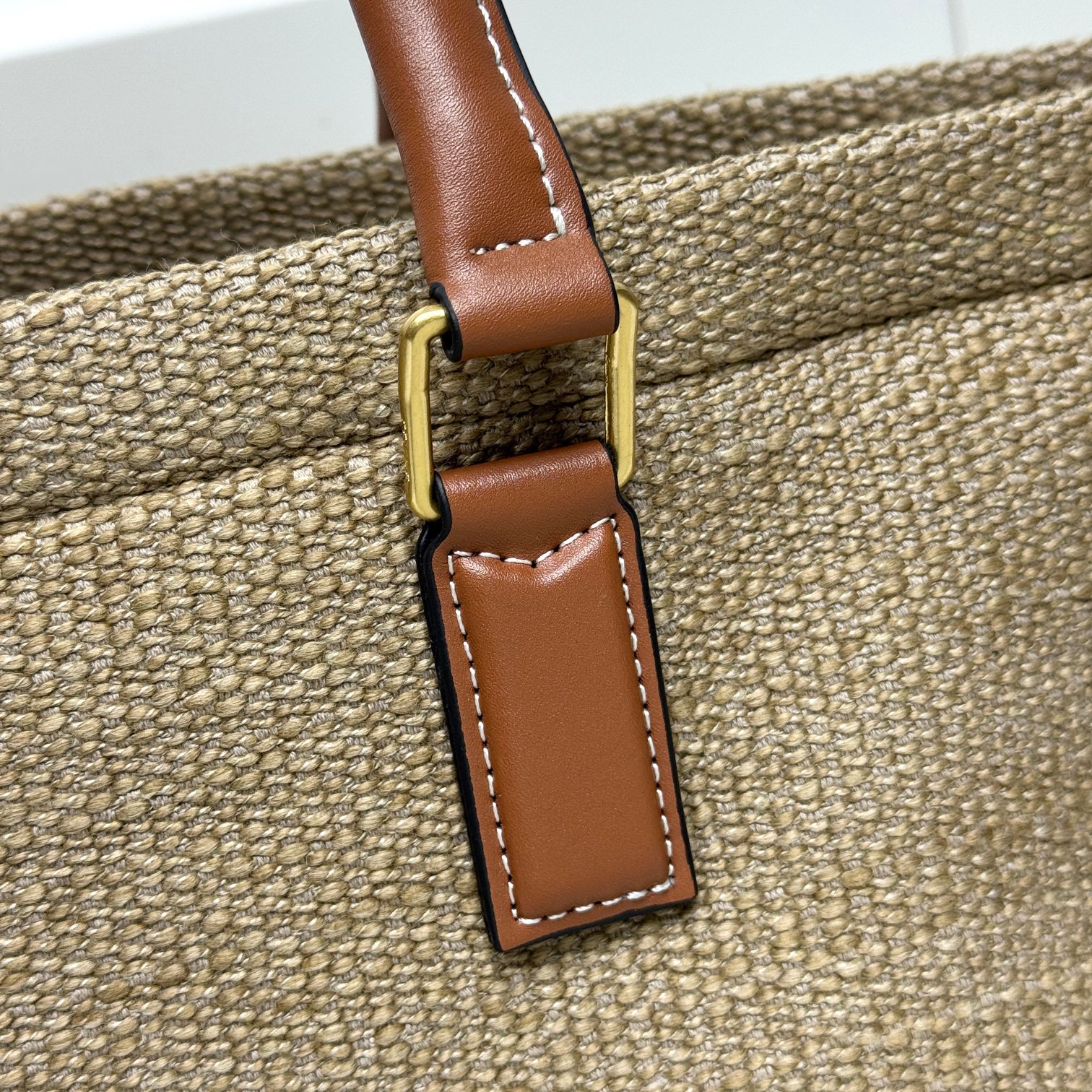 超炸街 CABAS帆布最新编织系列风靡toto#💻笔记本毫无压力 背上行囊超高奢 万能的百搭短途旅行实用超赞～毫无违和感
款号 : 085
尺寸：44x32x16 