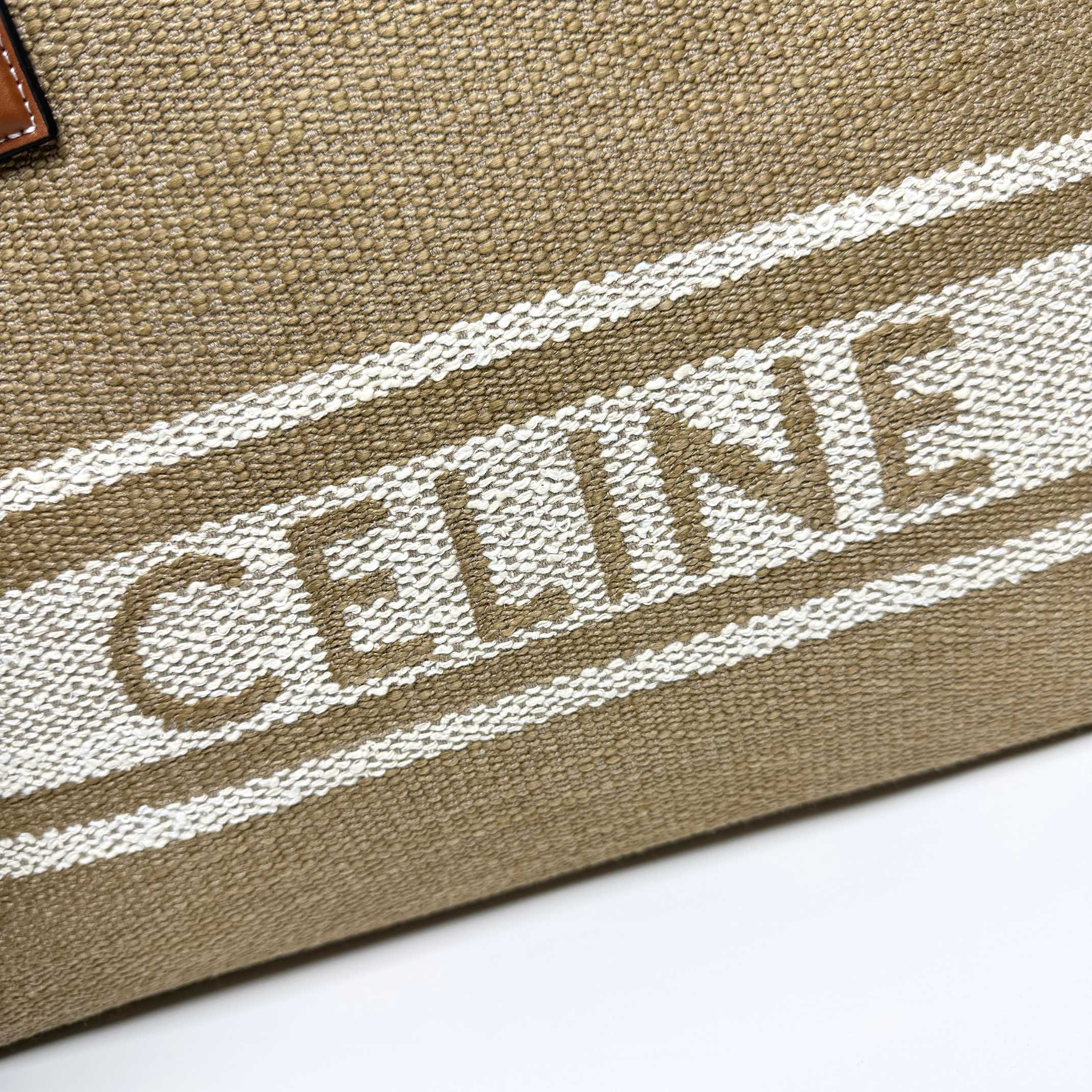 超炸街 CABAS帆布最新编织系列风靡toto#💻笔记本毫无压力 背上行囊超高奢 万能的百搭短途旅行实用超赞～毫无违和感
款号 : 085
尺寸：44x32x16 