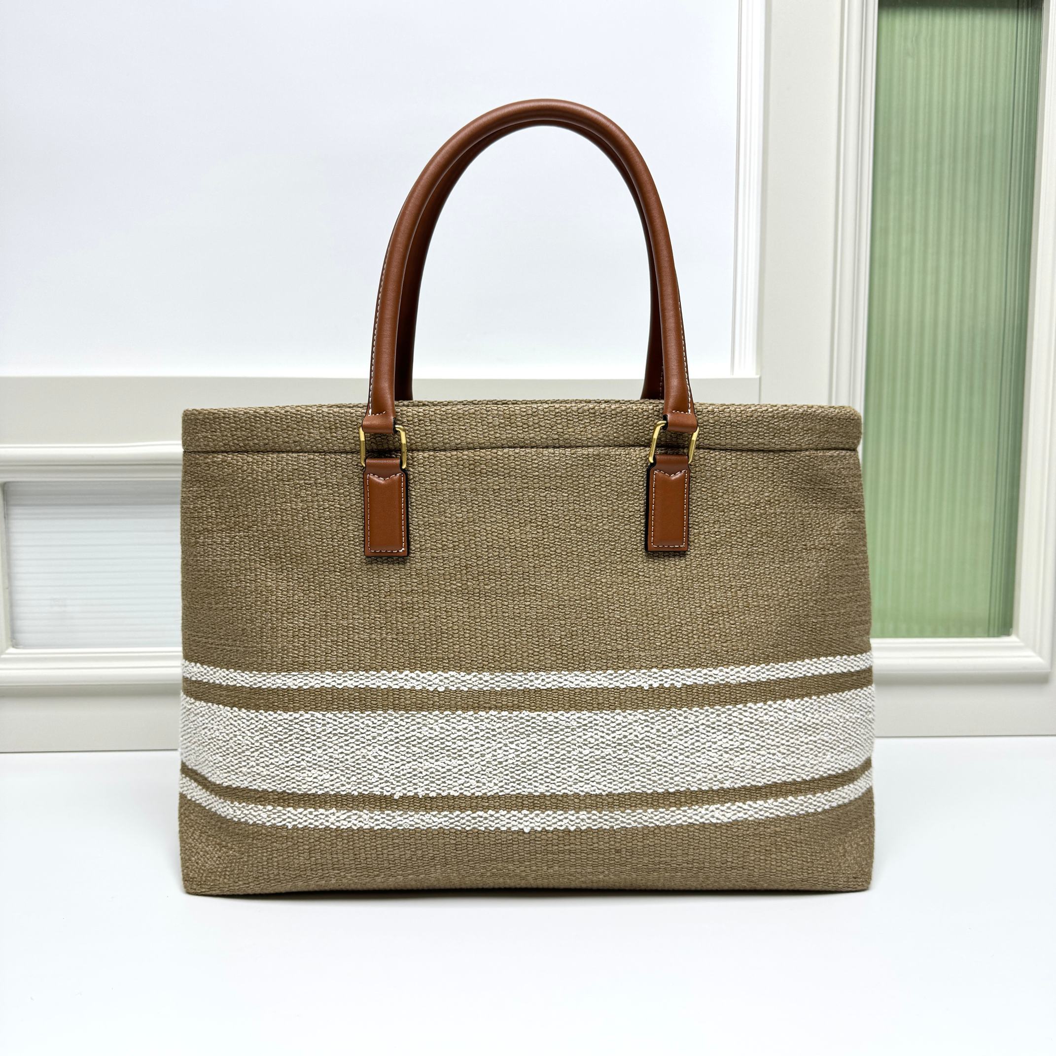 超炸街 CABAS帆布最新编织系列风靡toto#💻笔记本毫无压力 背上行囊超高奢 万能的百搭短途旅行实用超赞～毫无违和感
款号 : 085
尺寸：44x32x16 