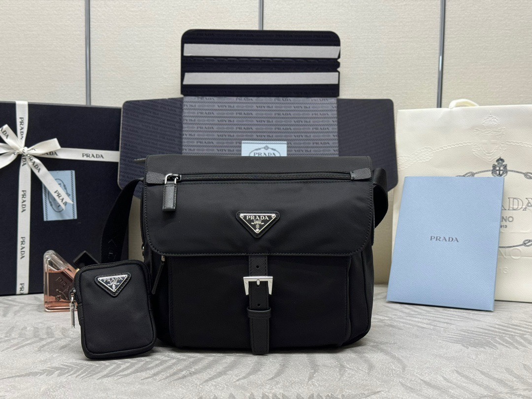 P Brand Nylon Shoulder Bag 1BD994. This shoulder bag is made of imported waterproof nylon fabric, top-grade hardware, and logo lining. It features a flap buckle design, two external zip pockets, two internal pockets, and comes with a detachable coin purse. Dimensions: 25 x 22 x 10 cm. Item number: 007650. image 1