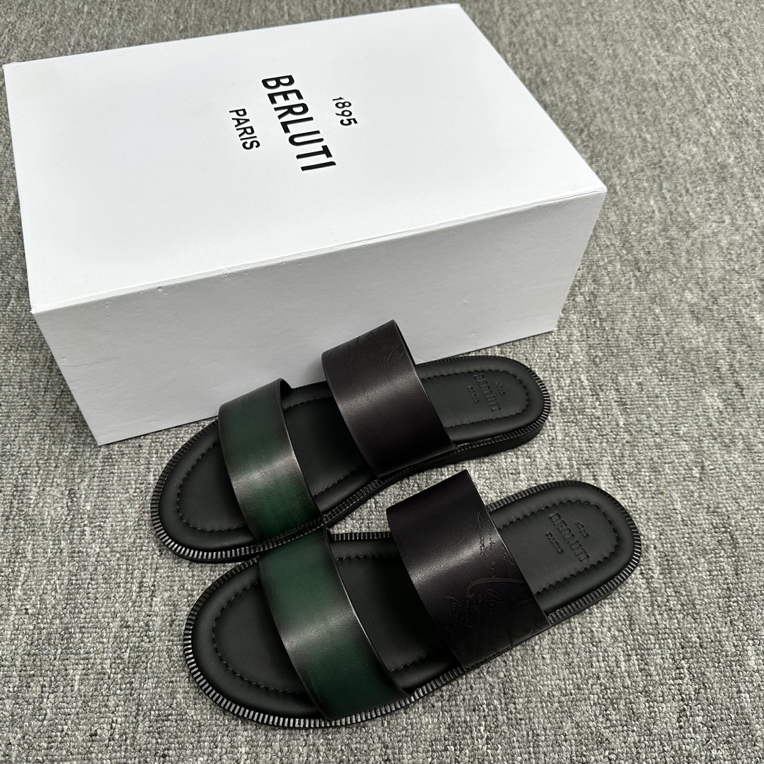 NO:276984,Berlut Top Handmade Colored Cowhide Men's Slippers!  Fully handmade!  Decorated Sifnos Scritto patterned leather slippers!  official!  The imported leather embryo is colored and changed to color and treated with cowhide cross tattoo pattern design on the upper imported leather embryo is colored and changed to color footbed!  Imprinted three-dimensional brand logo, cowhide leather serrated strips, private molded custom badge pattern foam lightweight large bottom ev combination, light and comfortable on the feet!  Size 39-40-41-42-43-44-45 (46 47) Custom made without return),,slippers,cowhide19860909Berlut 布鲁提 顶级手工上色牛皮男士拖鞋！ 全手工制作！有装饰的Sifnos Scritto图纹皮革拖鞋！官！采用进口皮胚古法上色改色处理鞋面牛皮交叉刺青图案设计 进口皮肧古法改色垫脚！压印立体品牌logo 牛皮皮革锯齿状沿条、私家开模定制徽章图案发泡轻质大底ev组合、上脚轻便舒适！ 尺码39-40-41-42-43-44-45（46 47）订做不退换）,,slippers,cowhide,Men's shoes