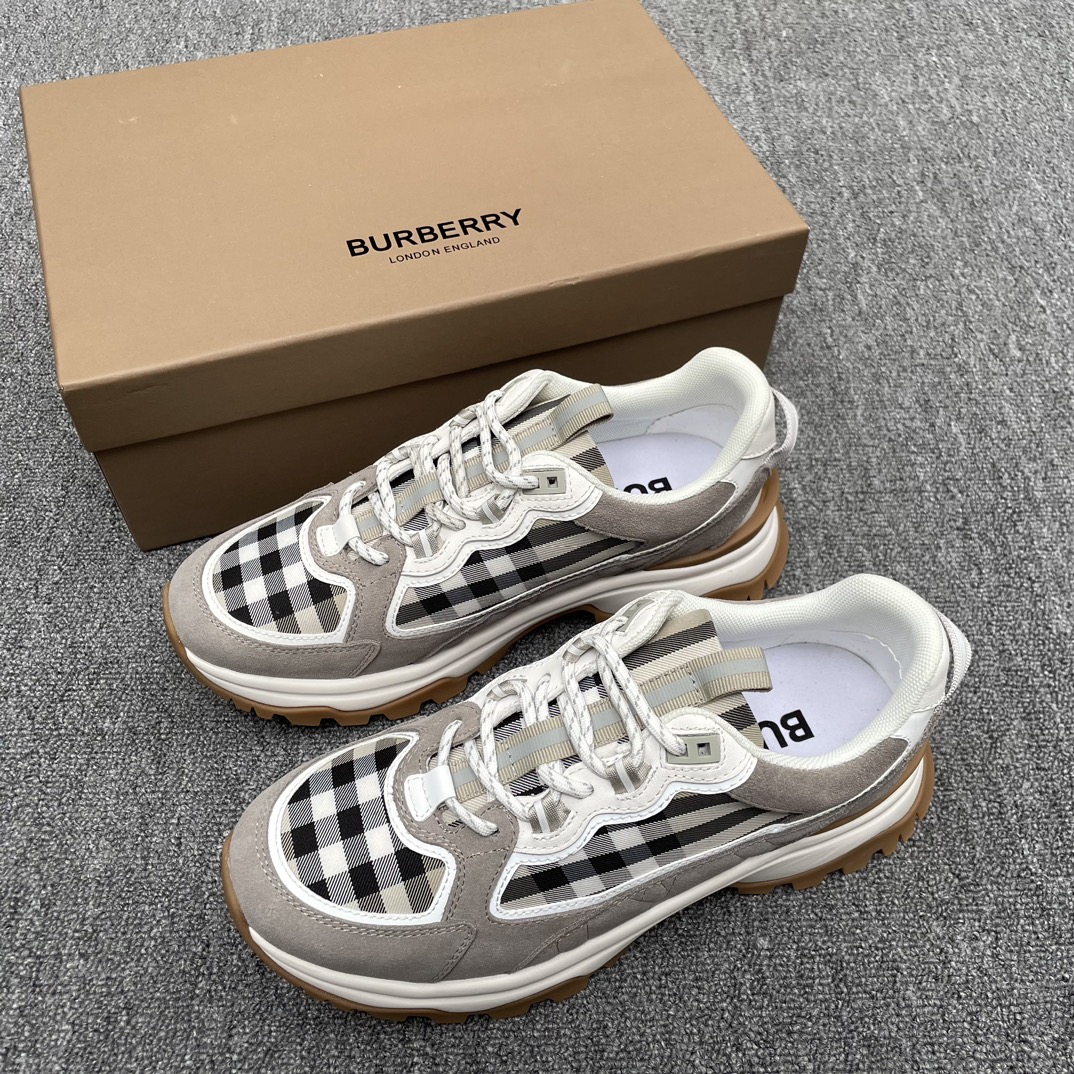 NO:356406,Burberr Burberry B-Home Men's Heightening Sneakers!  High-end quality, the upper is spliced ​​with calfskin and mesh, the overall low-key and fashionable, the shoe brand BURBERR* logo, the pores on the surface of the calfskin are delicate, soft and smooth, elastic, and durable, made of calfskin, the mesh inner lining is soft and comfortable, anti-sweat and breathable, the original version increases by 5CM, and enhances the aura!  Size 38/39/40/41/42/43/44 (45 46 customized) batch, burberry, burberry, sneakers, cowhide19860909Burberr巴宝莉B家男士增高运动鞋！高端品质,鞋面由小牛皮和网布拼接,整体低调又不失时尚,鞋鞋品牌BURBERR*字样logo,小牛皮表面毛孔细腻柔软光滑,富有弹性,经久耐穿,鞋垫小牛皮制作,网布内里 柔软舒适,抗汗透气,原版增高5CM,提升气场！ 尺码38/39/40/41/42/43/44（45 46订做） 批,,burberry,burberry,sneakers,cowhide,Men's shoes