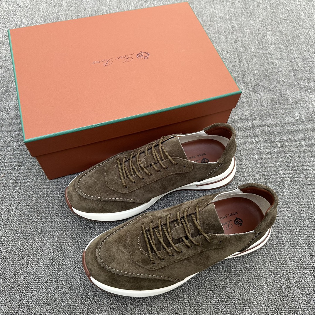 NO:272694,Loro Piana Autumn Walk Sports Men's Shoes LP Jogging Shoes (Original Sole of Dongguan OEM Factory) Comparison of entering and leaving the counter at will. This casual shoe is made of top layer of reverse fur cowhide leather, purely hand-made, presenting a unique three-dimensional effect. The unique style is slightly narrowed in the middle and is embellished with Naba Leather. The light TPU sole and edge studs enhance grip and stability, and the functional details full of modern aesthetics add a sporty style to the shoe. The upper uses hot melt edge sealing process. The lightweight technical material of the Kummel-colored rubber outsole is inlaid with cushioning pads on the inside of the sole, which makes the weight distribution more even and reduces the load during travel. The leather eyelets are directly placed on the upper fixed to the sole to ensure stability. The rear is equipped with cushioning pads to enhance the comfort of wearing Fabrics Nylon Decoration Cowhide Leather Accessories Polyurethane  Full set of packaging for counters, equipped with insoles and shoelaces. The counter is the same size 39/40/41/42/43/44 (customized for 38.45.46), loro piana, loro piana, cowhide19860909Loro Piana 秋季散步 运动 男鞋 LP慢跑鞋（莞产代工厂原厂底）随意进出专柜对比 这款休闲鞋采用头层反毛牛皮制作而成,纯手工打造 呈现出别致的立体效果.独特的版型在中段轻微变窄,并以纳巴革细节点缀.轻盈TPU鞋底和边缘的鞋钉增强抓地力和稳定性,充满现代美感的功能细节设计为鞋子平添了运动风格. 鞋面使用热熔封边工艺 Kummel 色橡胶外底的轻盈技术材料鞋底内侧镶嵌着缓冲垫,让重量分配更平均,减轻行进间的负荷 皮革鞋眼直接设于固定在鞋底的鞋面上,以确保稳定性 后部搭配缓冲垫,以提升穿着舒适感 面料 锦纶 装饰 牛皮革 辅料 聚氨酯 专柜全套包装 配鞋垫和鞋带 专柜一致 尺码39/40/41/42/43/44（38.45.46订做）,,loro piana,loro piana,cowhide,Men's shoes