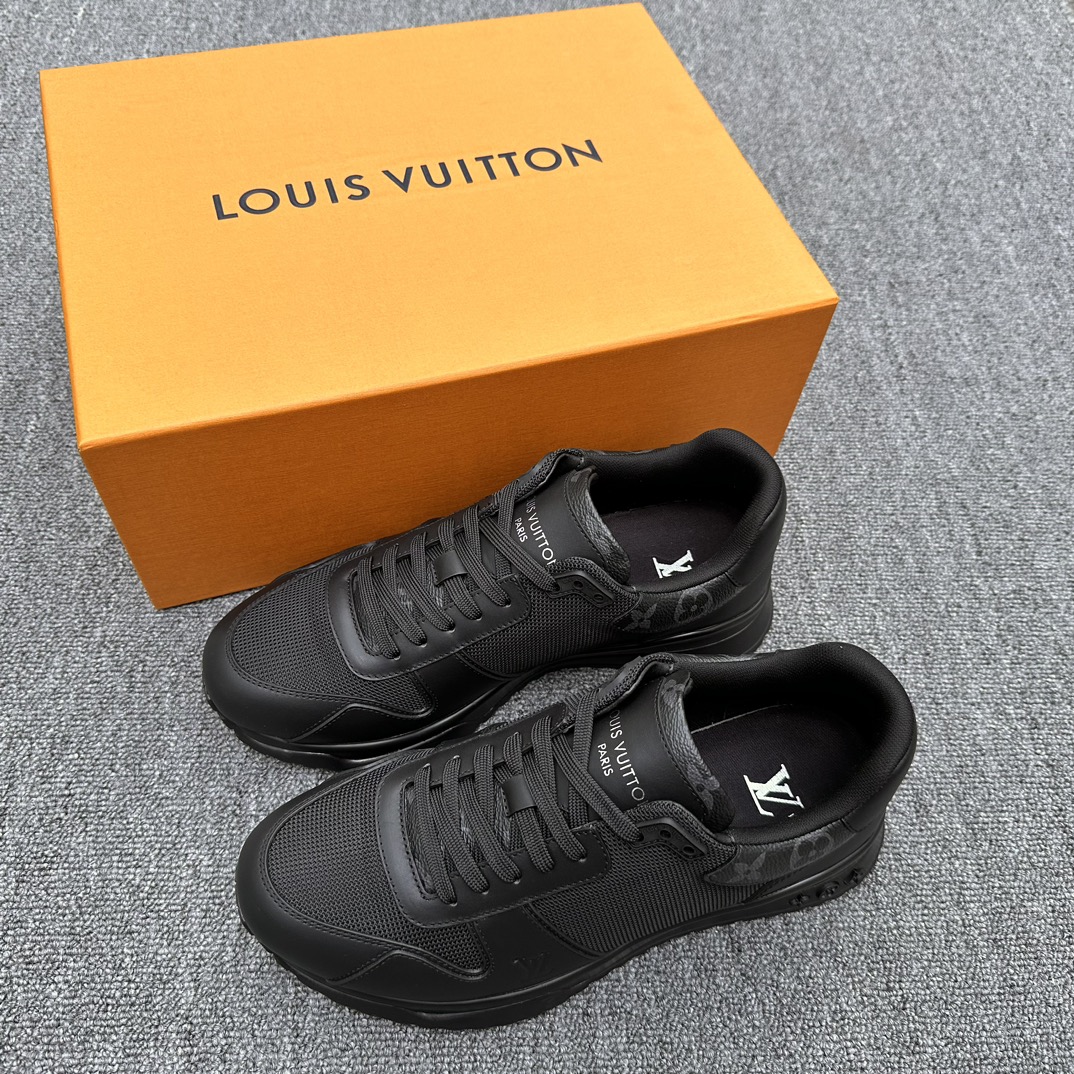 NO:272716,LV Run Away sneakers combine classic Monogram embossed grained cowhide and Epi cowhide leather, with a wedge rubber outsole to interpret the inspiration of running shoes. LV letters and Louis Vuitton Paris logo embossed the tongue and back of the shoe respectively. Monogram embossed grained cowhide and Epi cowhide rubber outsole tongue with LV letters The back of the shoe is decorated with Louis Vuitton logo Size 39-40-41-42-43-44 (customized for 45.46) batch,,louis vuitton,louis vuitton,sneakers,cowhide19860909LV本款 Run Away 运动鞋融汇品牌经典Monogram 压纹粒面牛皮革和 Epi 牛皮革,以坡跟橡胶外底诠释跑鞋灵感.LV字母和路易威登巴黎标识分别点缀鞋舌和后部.Monogram 压纹粒面牛皮革和Epi 牛皮革橡胶外底 鞋舌饰有 LV 字母 鞋后饰有路易威登标识 尺码39-40-41-42-43-44（45.46订做） 批,,louis vuitton,louis vuitton,sneakers,cowhide,Men's shoes