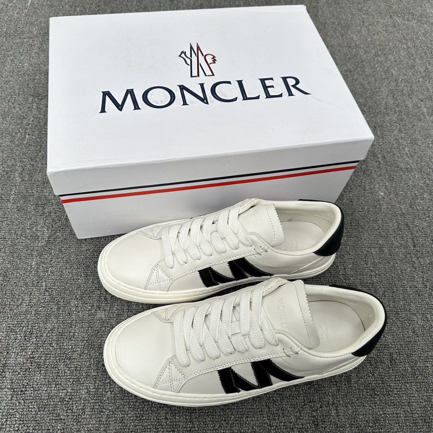 NO:704703,Moncler Mouth Men's Sports Shoes, imported cowhide and neoprene are made of various materials. The upper is designed with shoelaces and rubber inserts, with the Moncler logo on the heel. The outsole is made of TPU+rubber+high-elastic rubber foam. It has high elasticity and high wear resistance, improving comfort. Whether it is the upper or the color design, it is worth buying!  Size39-44 (38 45 customized),,Moncler,sneakers,cowhide19860909Moncler蒙口 男鞋运动鞋,进口牛皮面、氯丁橡胶 各种材质拼接打造,鞋面采用鞋带和橡胶嵌件设计,后跟Moncler标志,大底采用TPU+橡胶+高弹橡胶发泡组合成型,具有高弹性高耐磨性,提高舒适性,无论是鞋面还是颜色设计都值得入手！ Size39-44（38 45定做）,,Moncler,sneakers,cowhide,Men's shoes