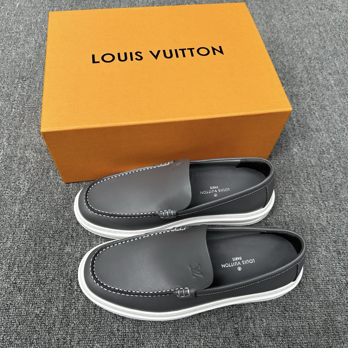 NO:834753,Lv's new high-end casual sports shoes for men are made of imported first-layer cowhide brand lougou, original ultra-light TPU outsole, wear-resistant and comfortable, Monogram lougou embellished rubber outsole, breathable mesh lining, versatile classic style!  Size39-44 (38, 45, 46 customized) Item number,,louis vuitton,sneakers,cowhide19860909Lv 新品男士高端休闲运动鞋,选用进口头层牛皮品牌lougou,原版超轻tpu大底,耐磨舒适,Monogram lougou点缀橡胶外底,透气网布内里,百搭经典款式！ Size39-44（38、45、46 定做） 货号,,louis vuitton,sneakers,cowhide,Men's shoes