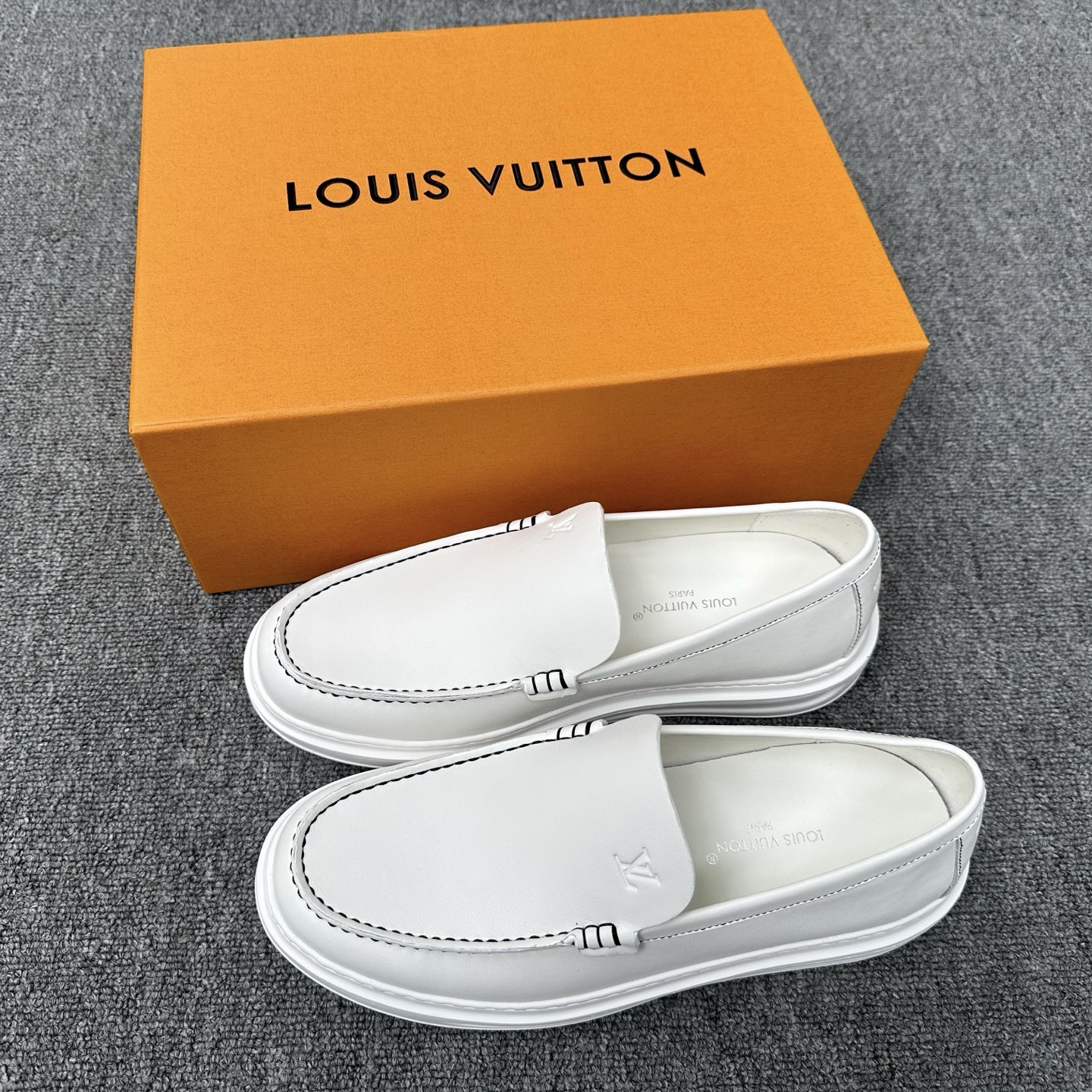NO:834765,Lv's new high-end casual sports shoes for men are made of imported first-layer cowhide brand lougou, original ultra-light TPU outsole, wear-resistant and comfortable, Monogram lougou embellished rubber outsole, breathable mesh lining, versatile classic style!  Size39-44 (38, 45, 46 customized) Item number,,louis vuitton,sneakers,cowhide19860909Lv 新品男士高端休闲运动鞋,选用进口头层牛皮品牌lougou,原版超轻tpu大底,耐磨舒适,Monogram lougou点缀橡胶外底,透气网布内里,百搭经典款式！ Size39-44（38、45、46 定做） 货号,,louis vuitton,sneakers,cowhide,Men's shoes