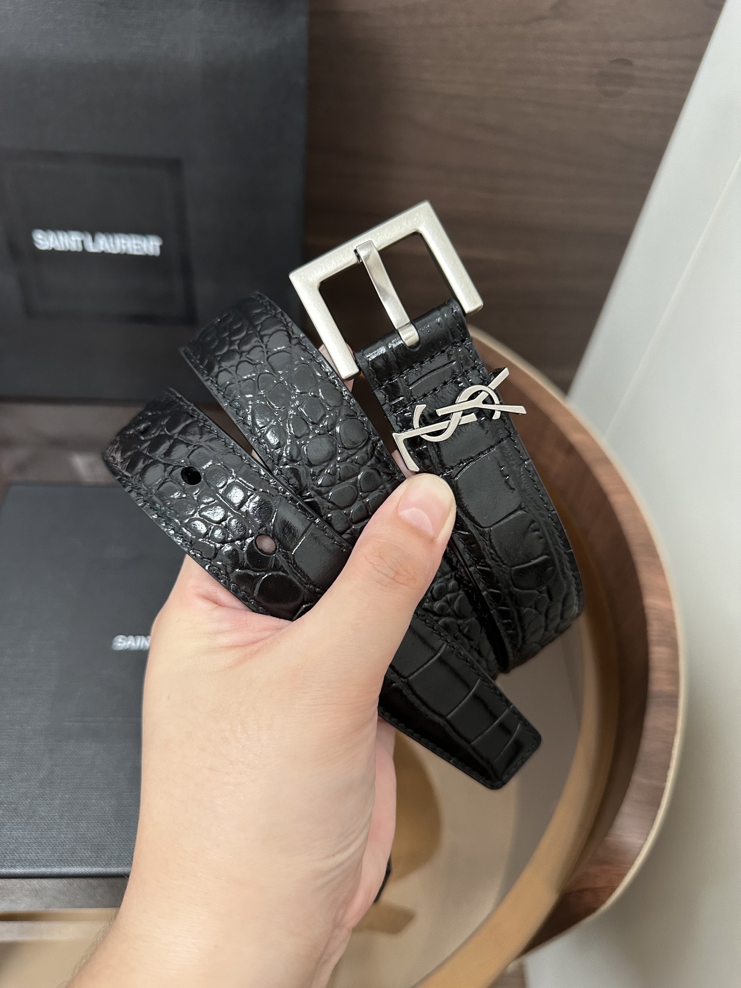 ❣️SA1NT LAURENT CASSANDRE鳄鱼纹压印皮革方扣腰带 配以经典YSL标志环圈 宽度 